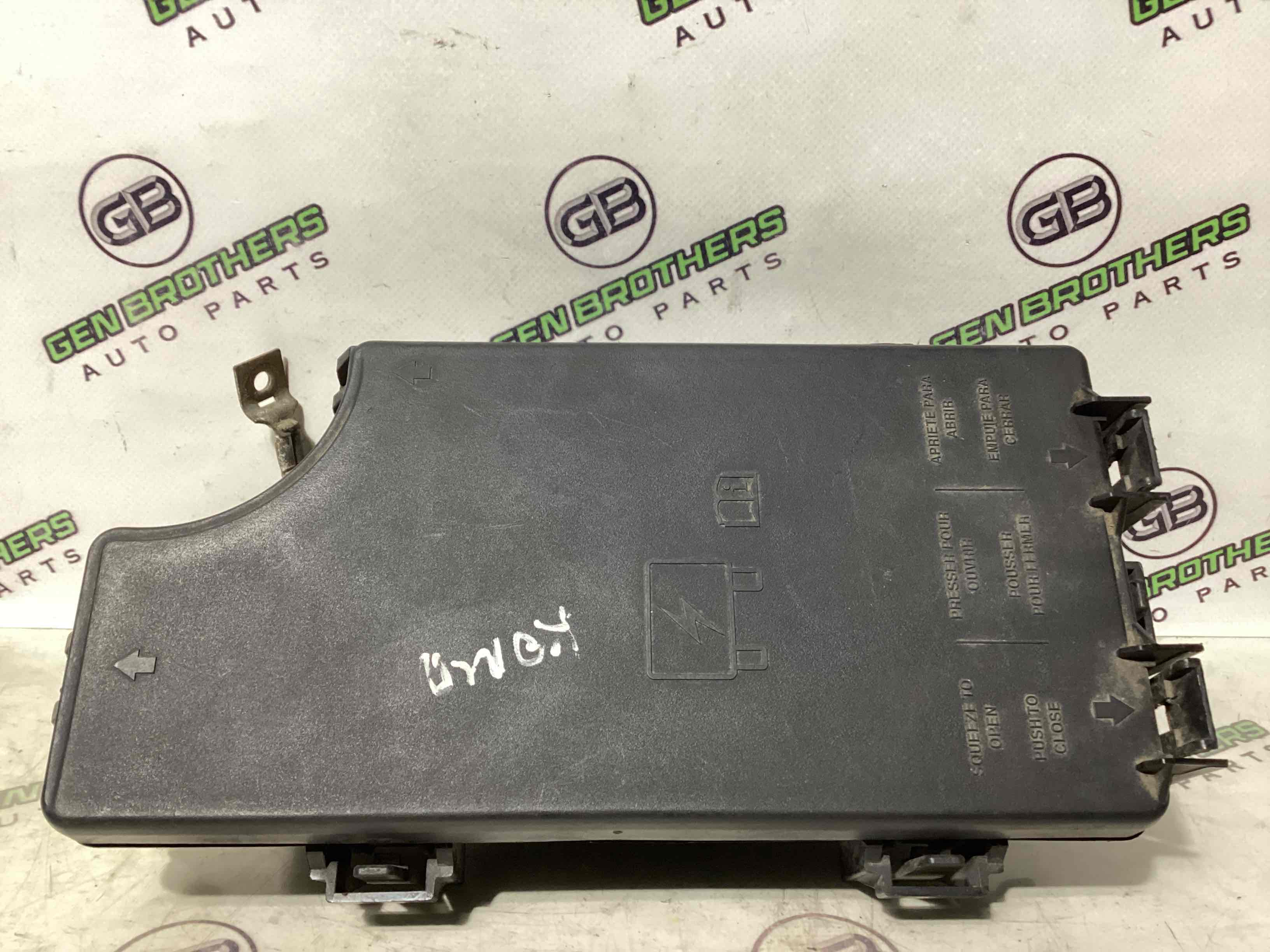 Блок запобіжників (блок реле)