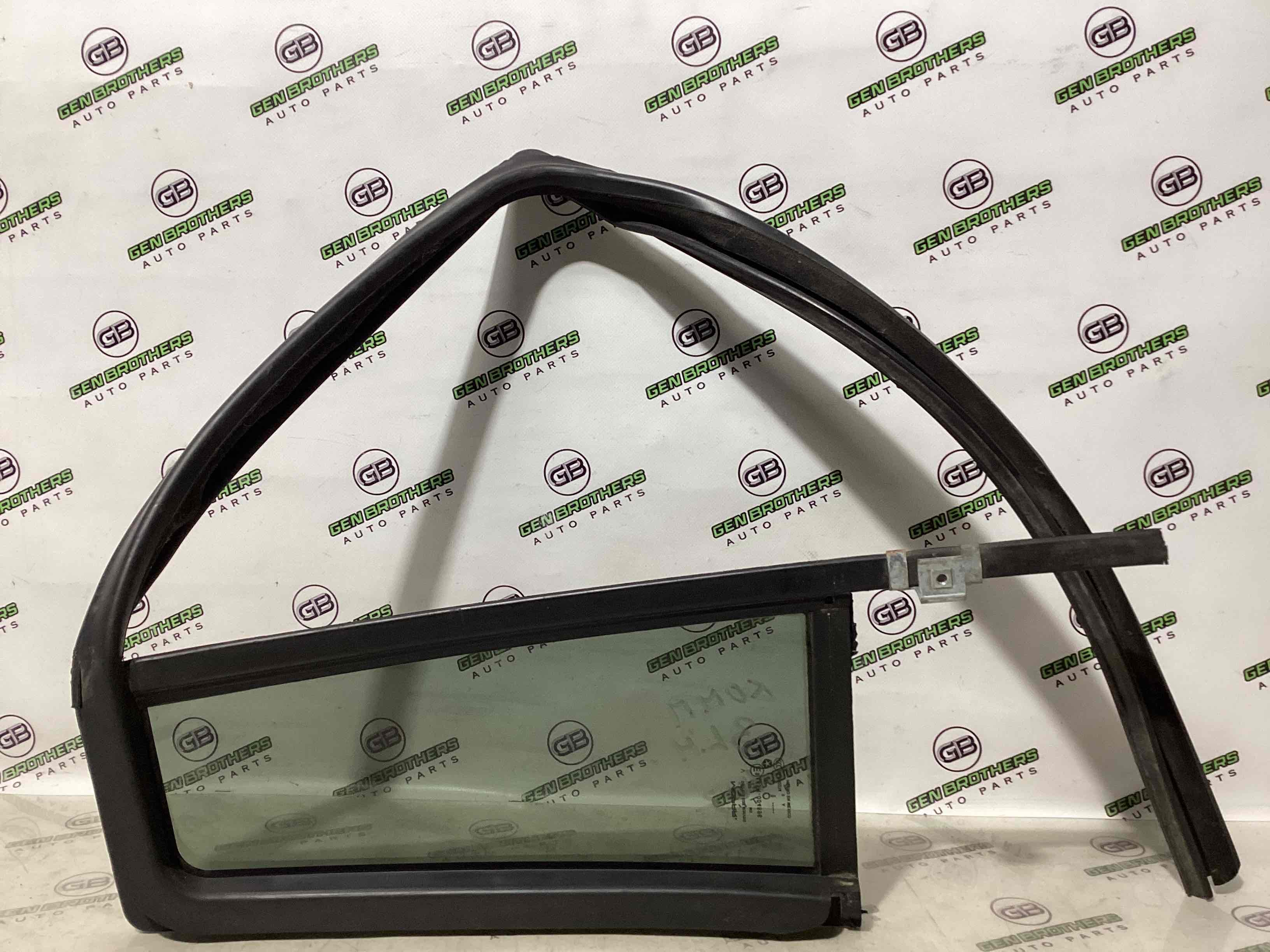 Скло дверей трикутник кватирка