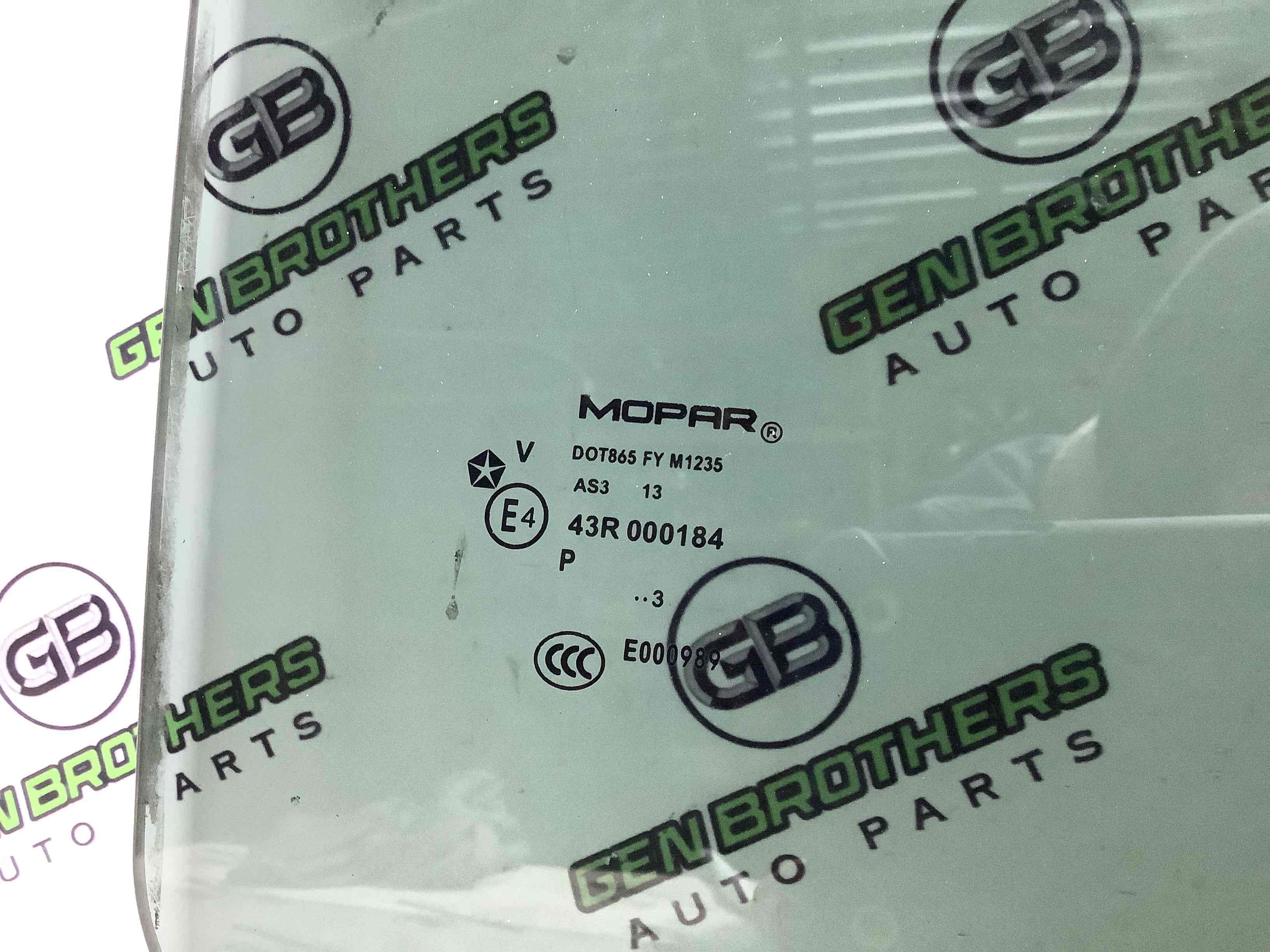 Скло заднє праве