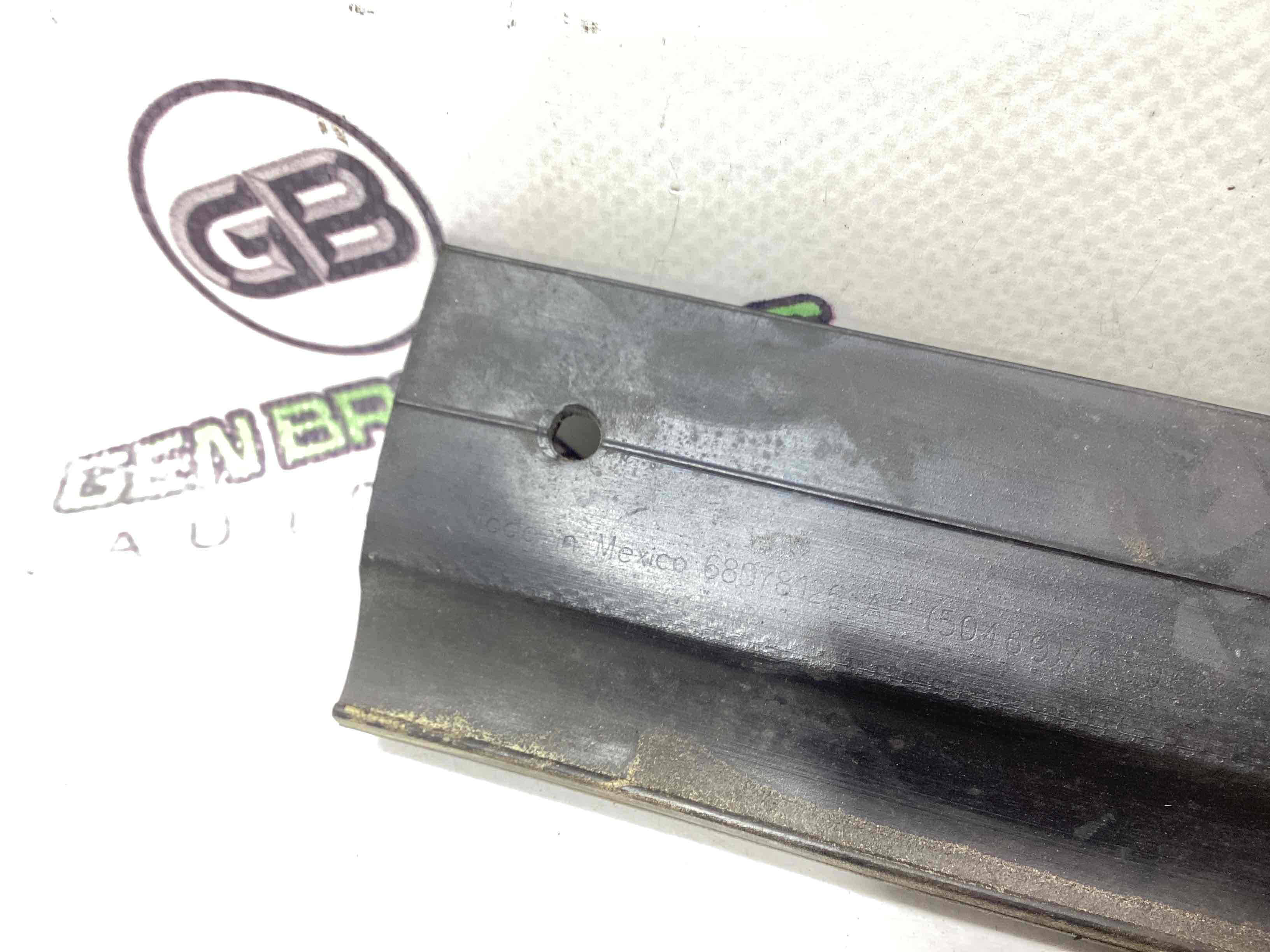 Ущільнювач капота, ізолятор, шуба