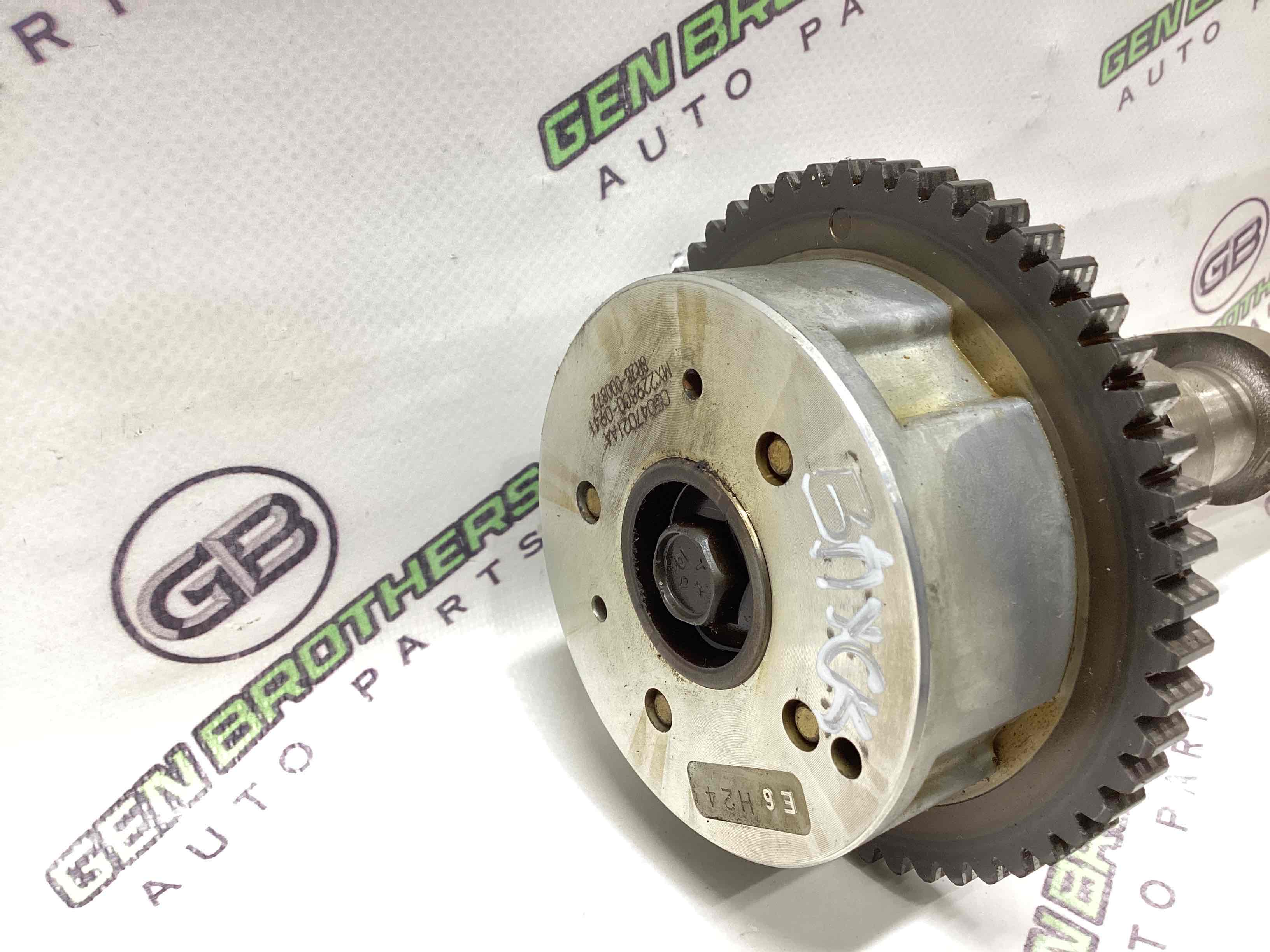 Розподільний вал з шестернею впуск