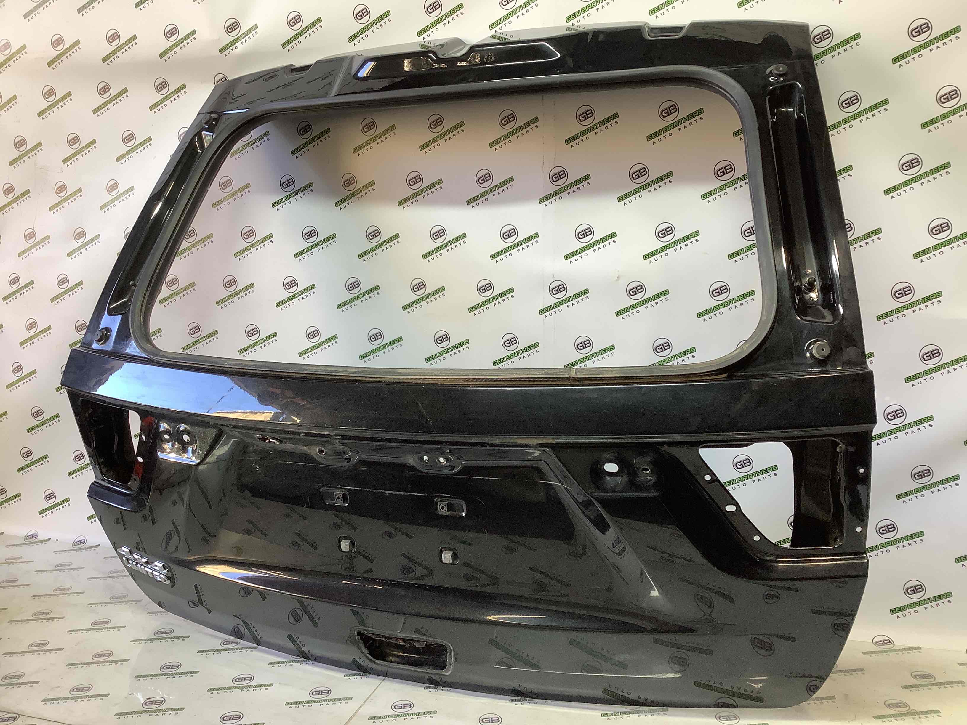 Кришка багажника, двері багажника