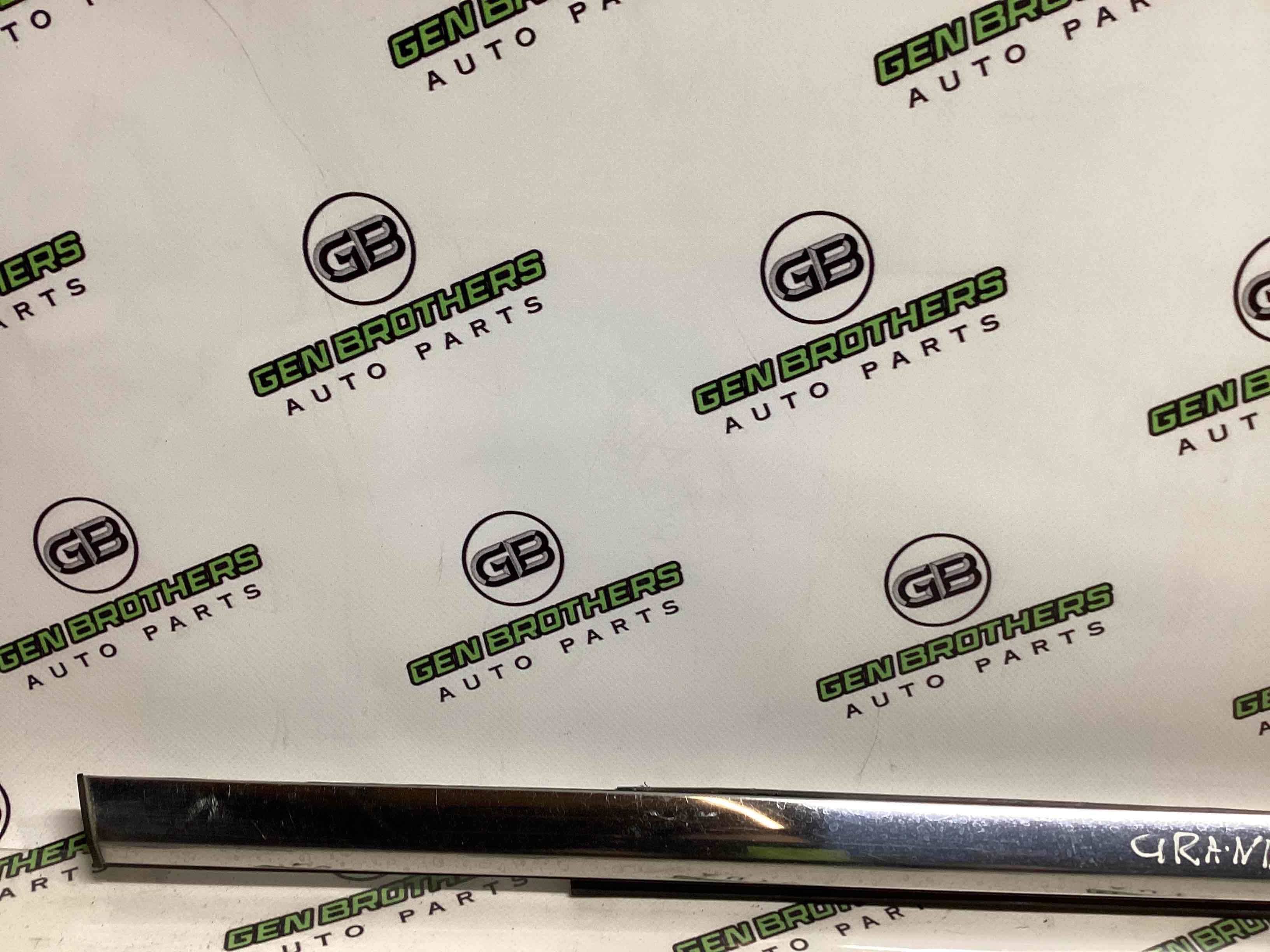 Молдинг двері задньої лівої