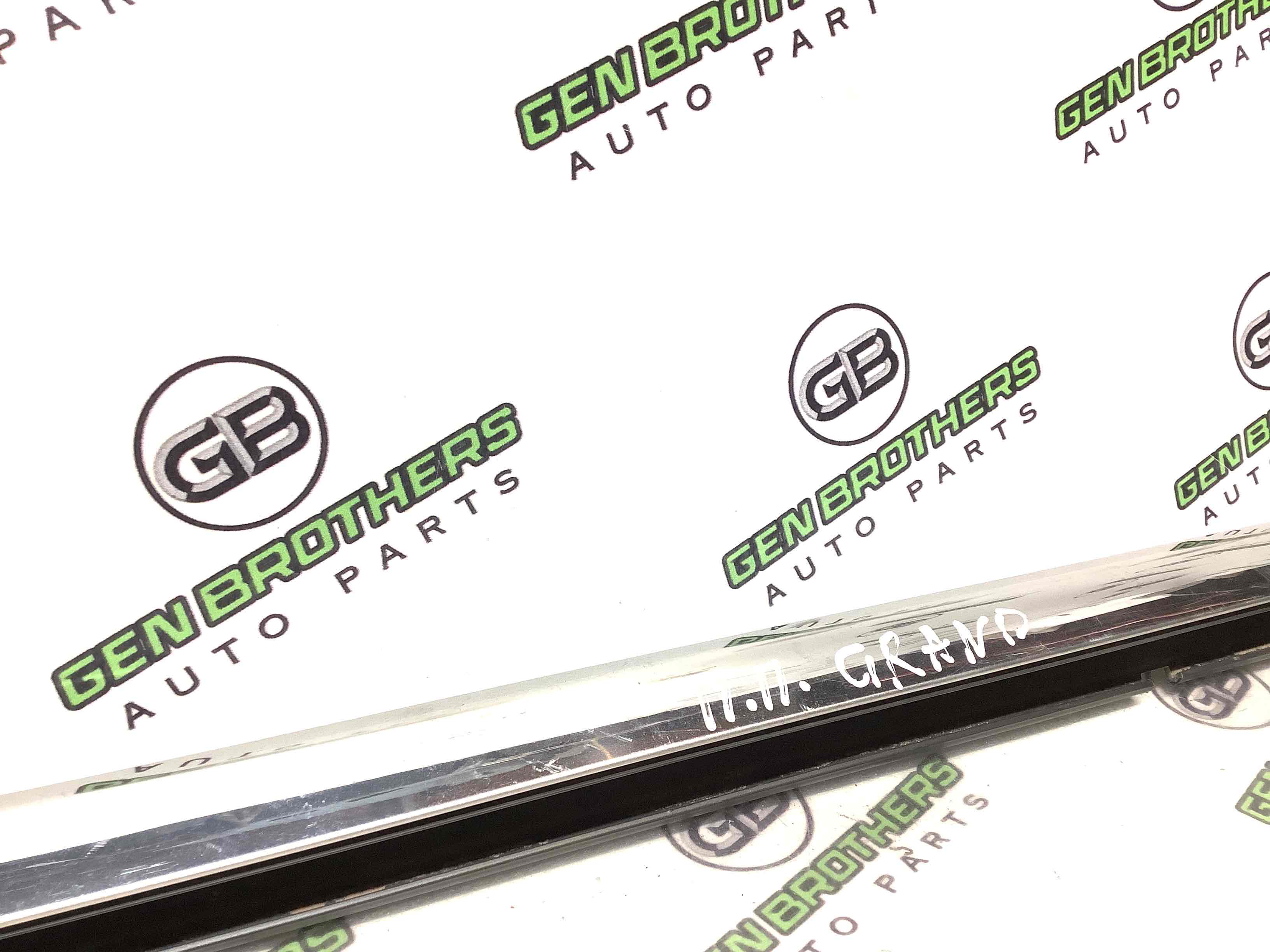 Молдинг двері передньої правої