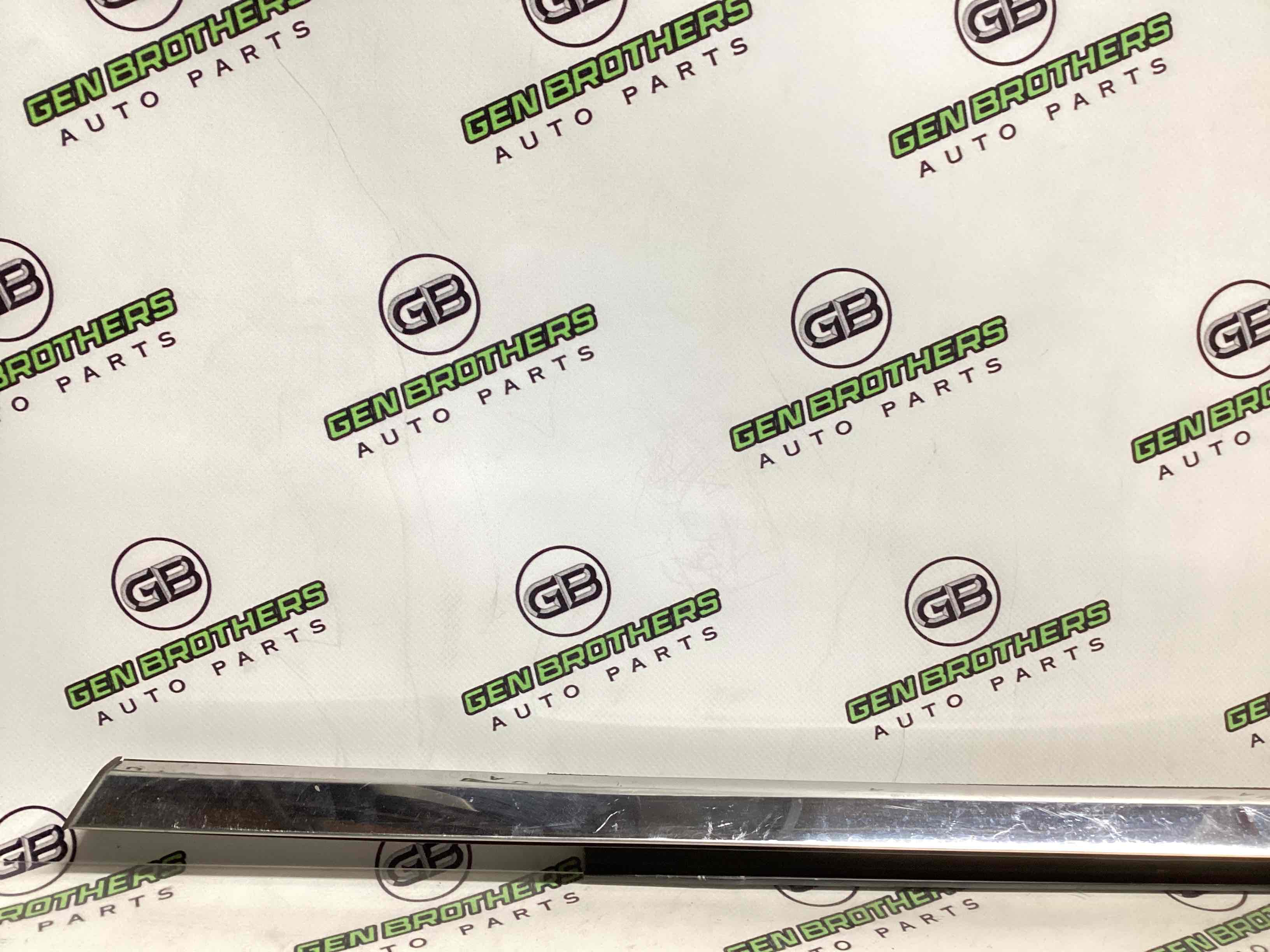 Молдинг двері задньої правої