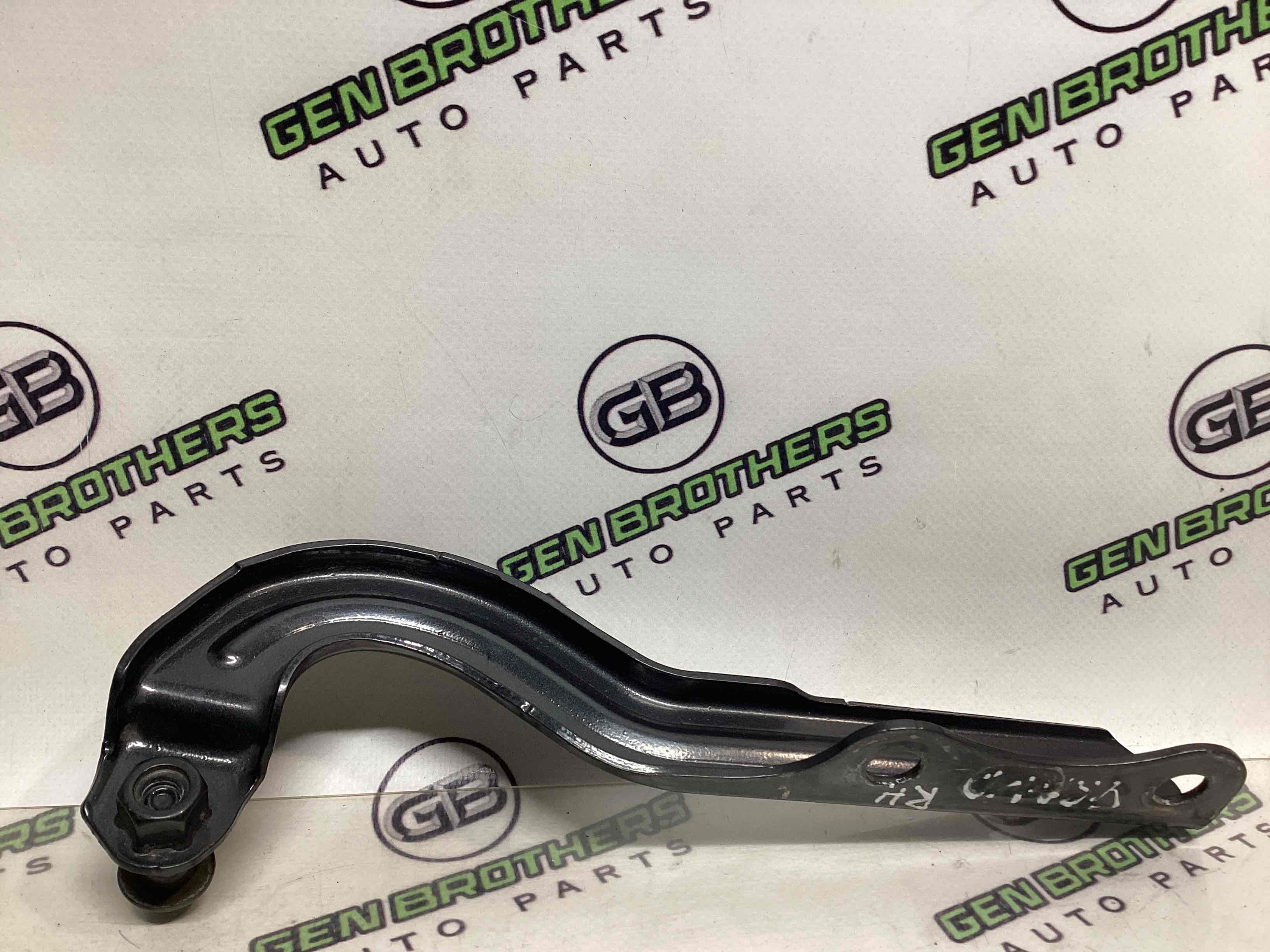 Петля капота, кронштейн капота