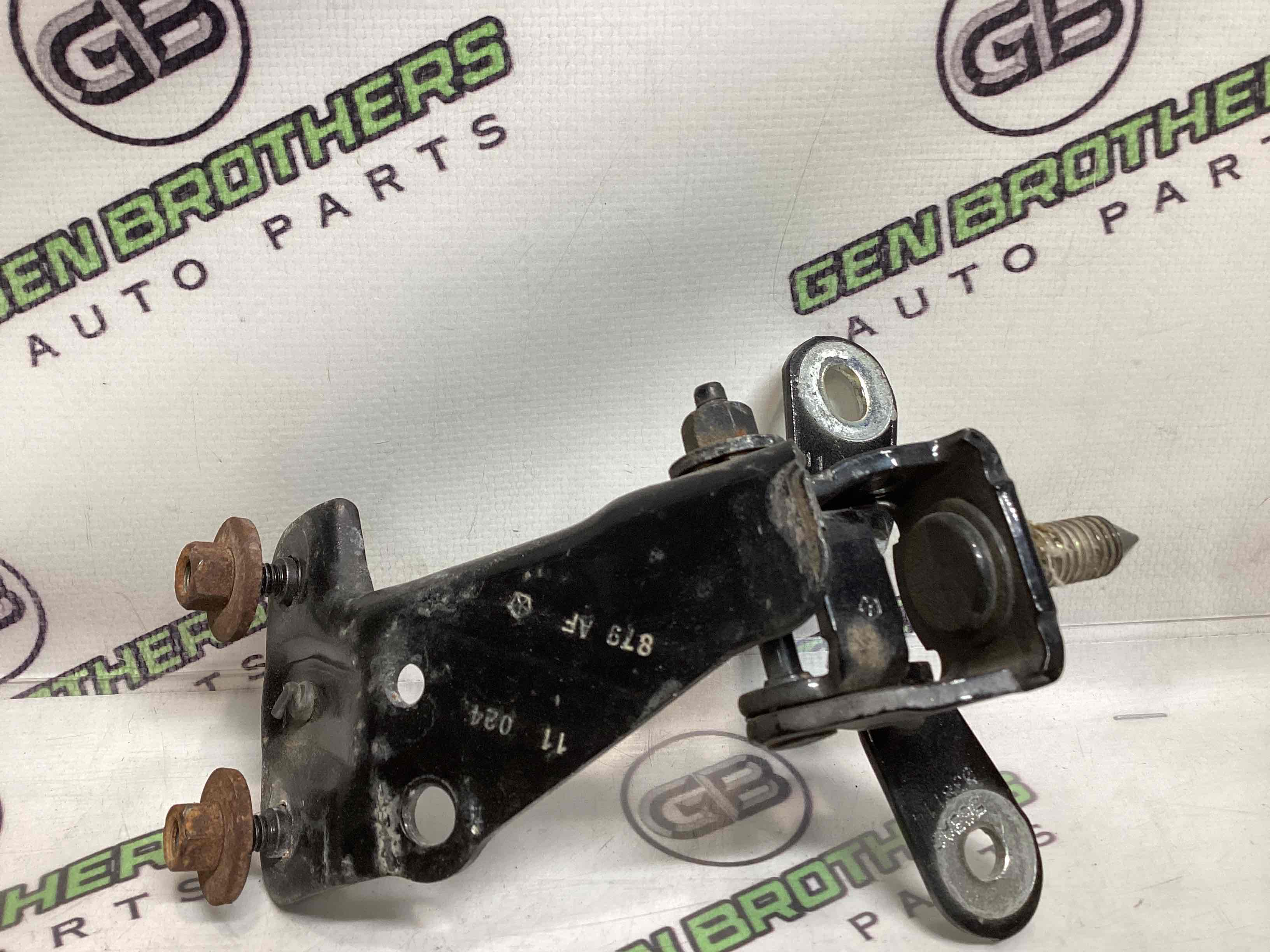 Петля кришки багажника, двері багажника