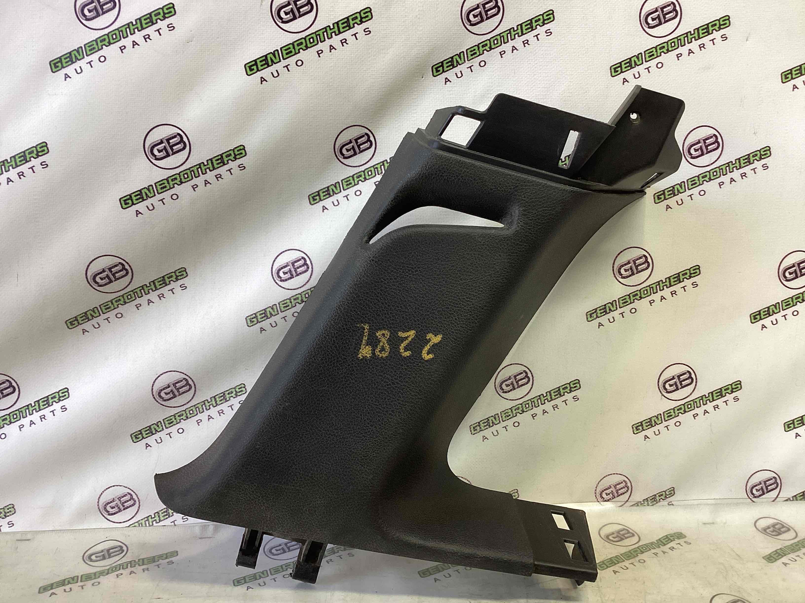 Обшивка задньої стійки ліва