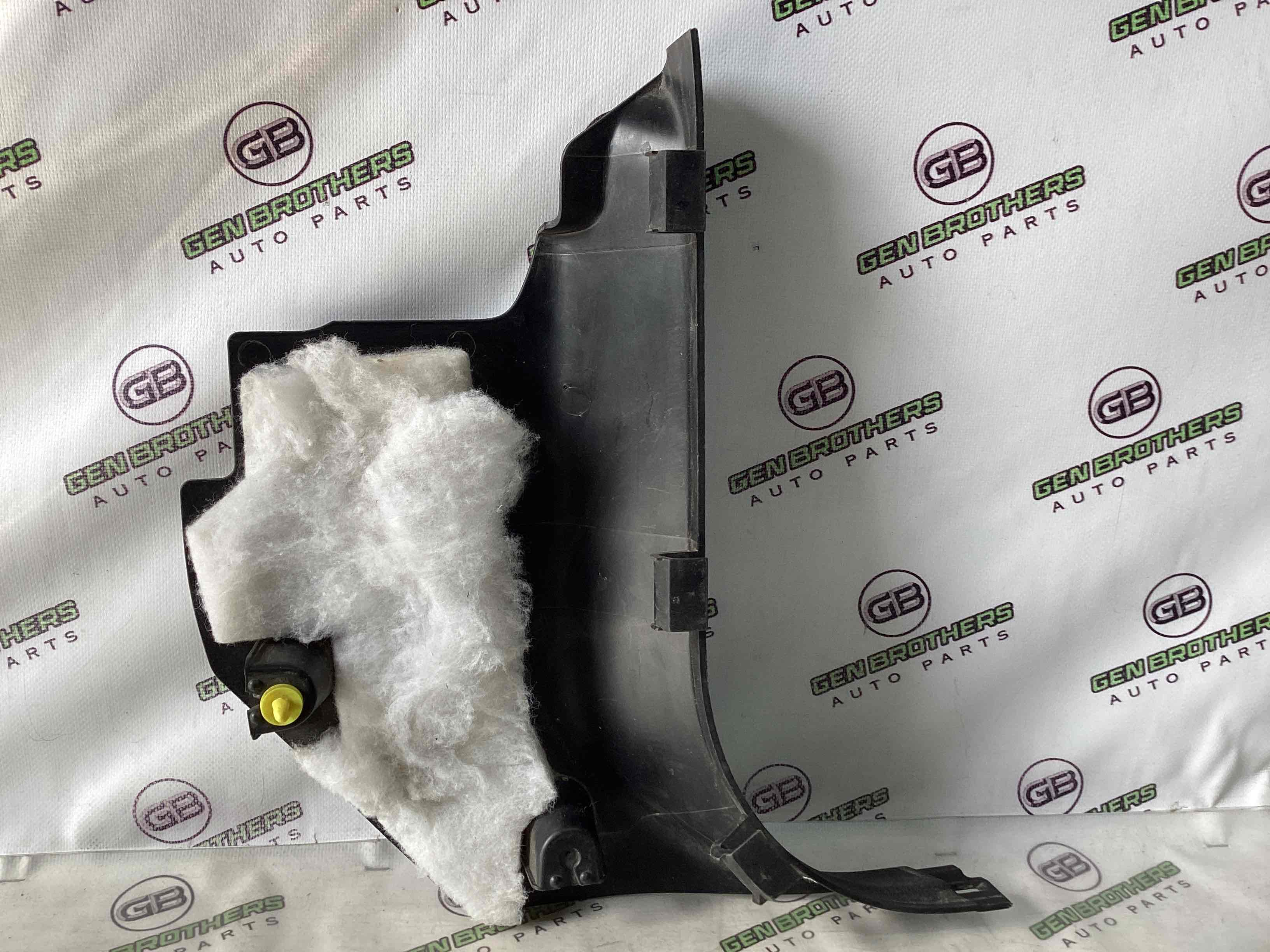 Обшивка передньої стійки ліва