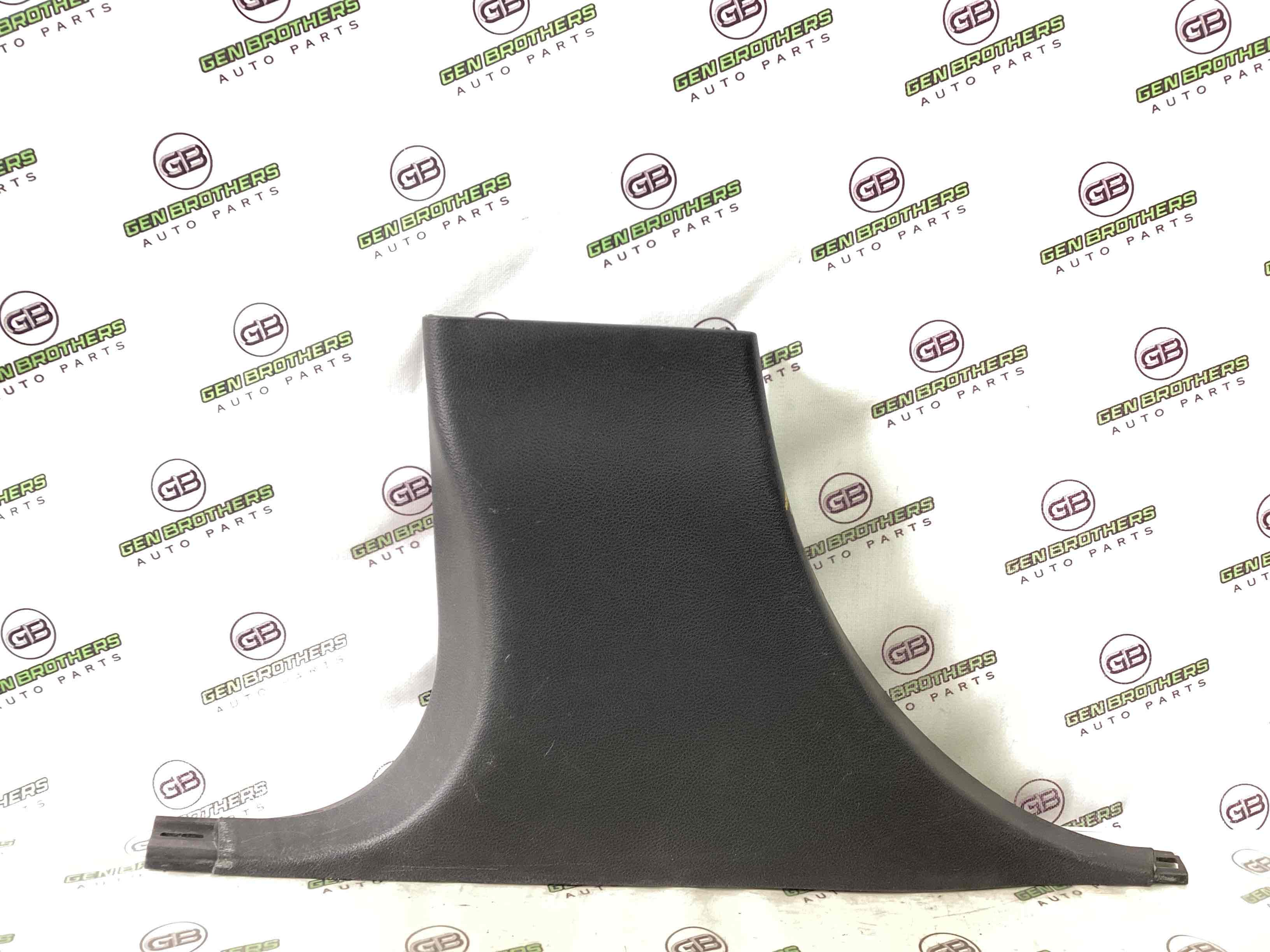 Обшивка центральної стійки права