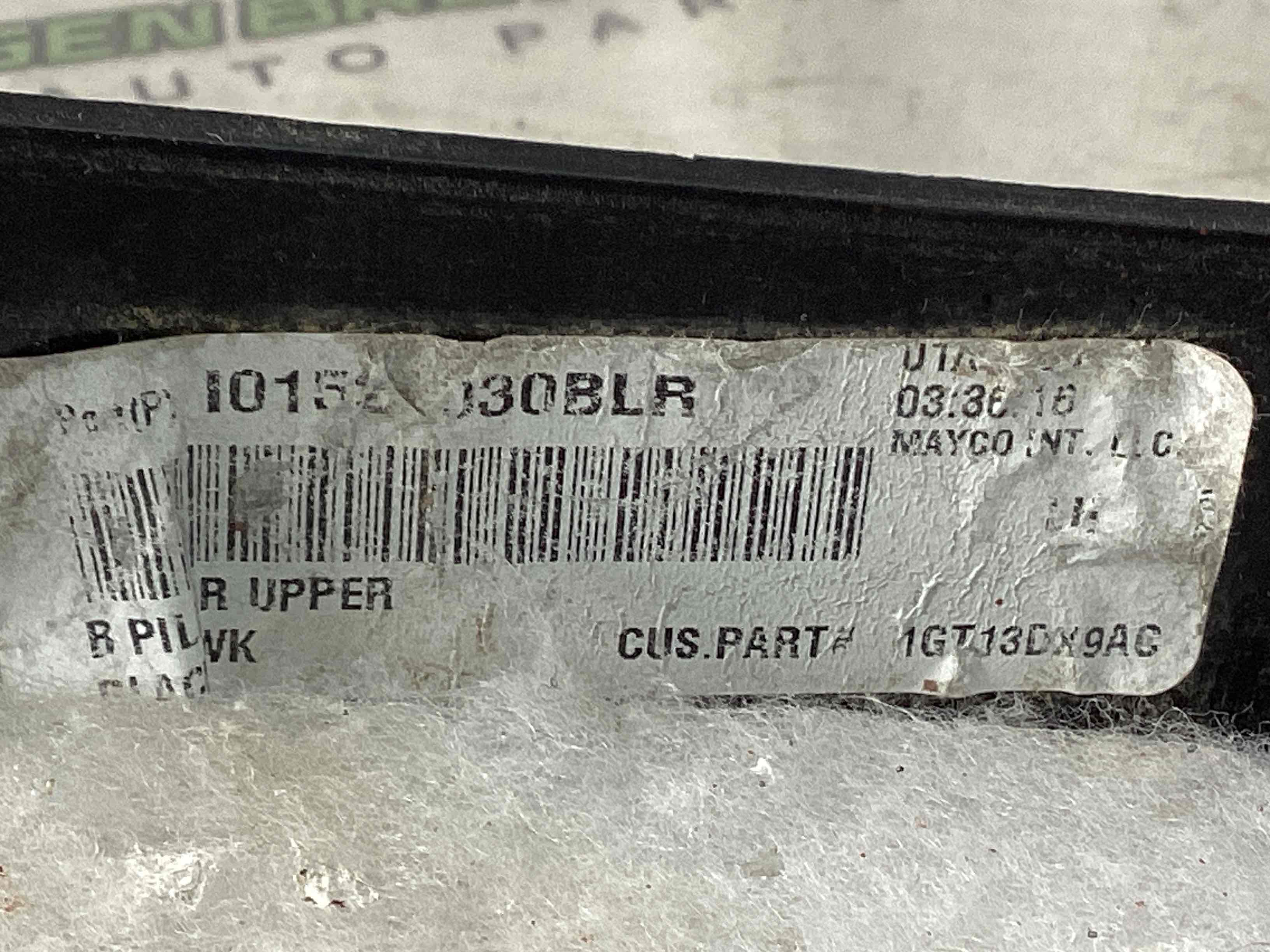 Обшивка центральної стійки ліва