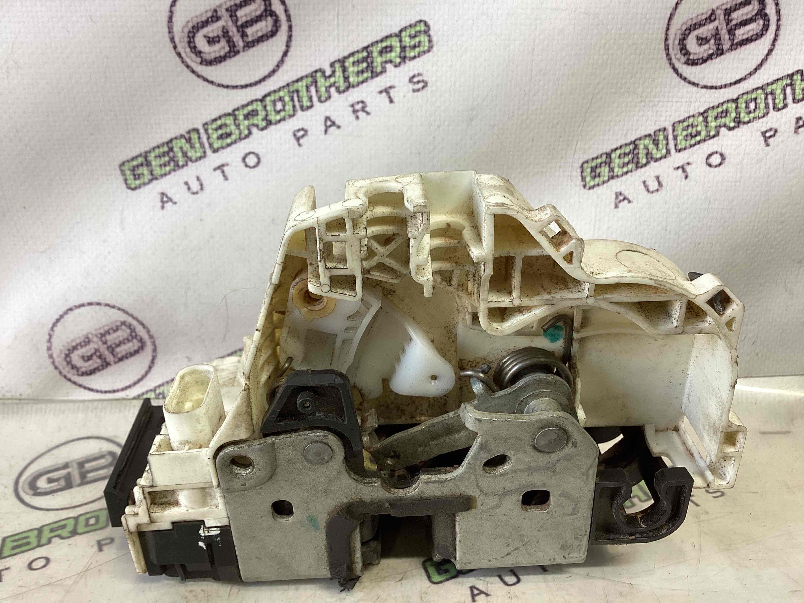 Замок дверей передньої лівої