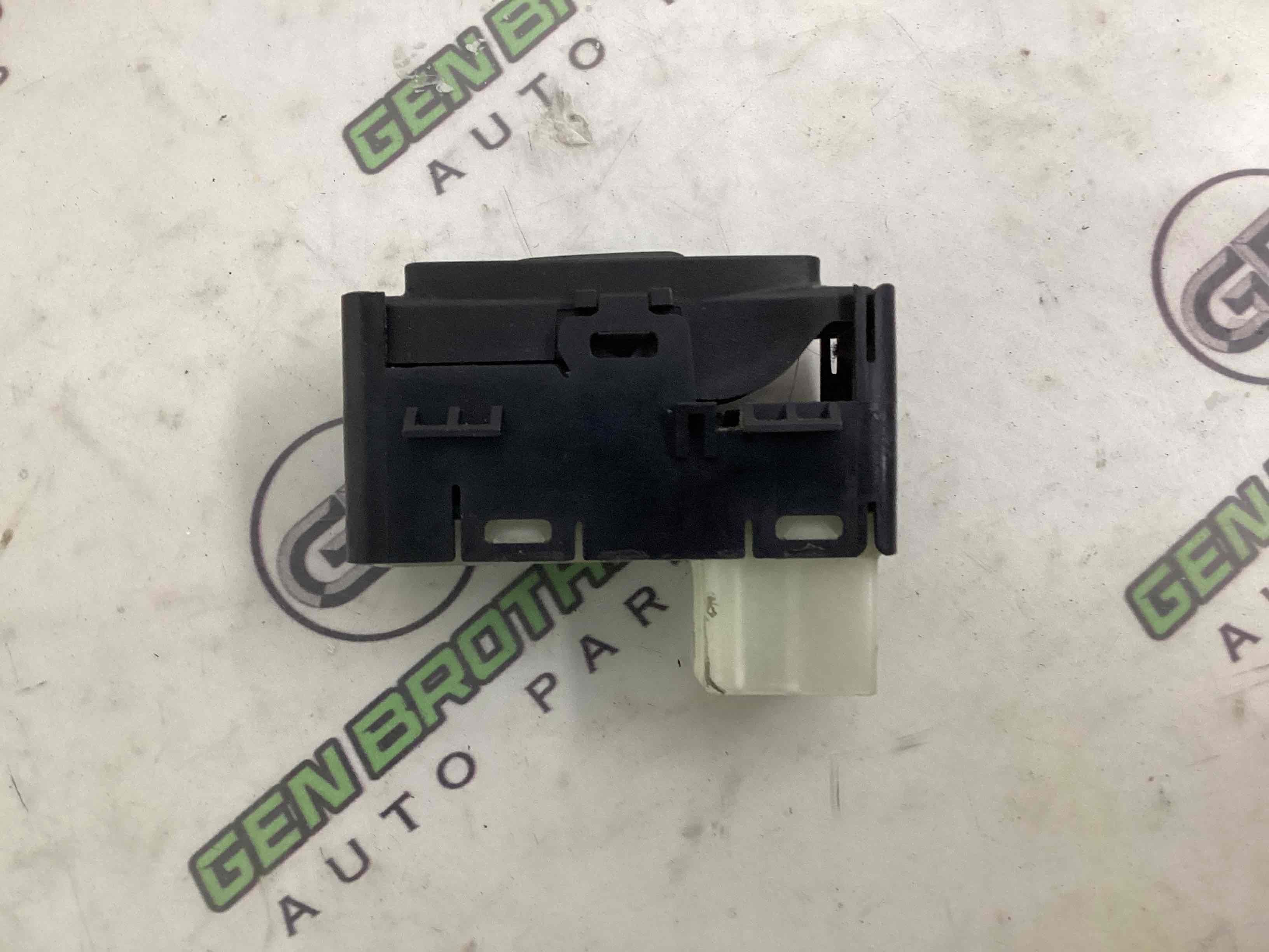 Кнопки керування склопідйомниками