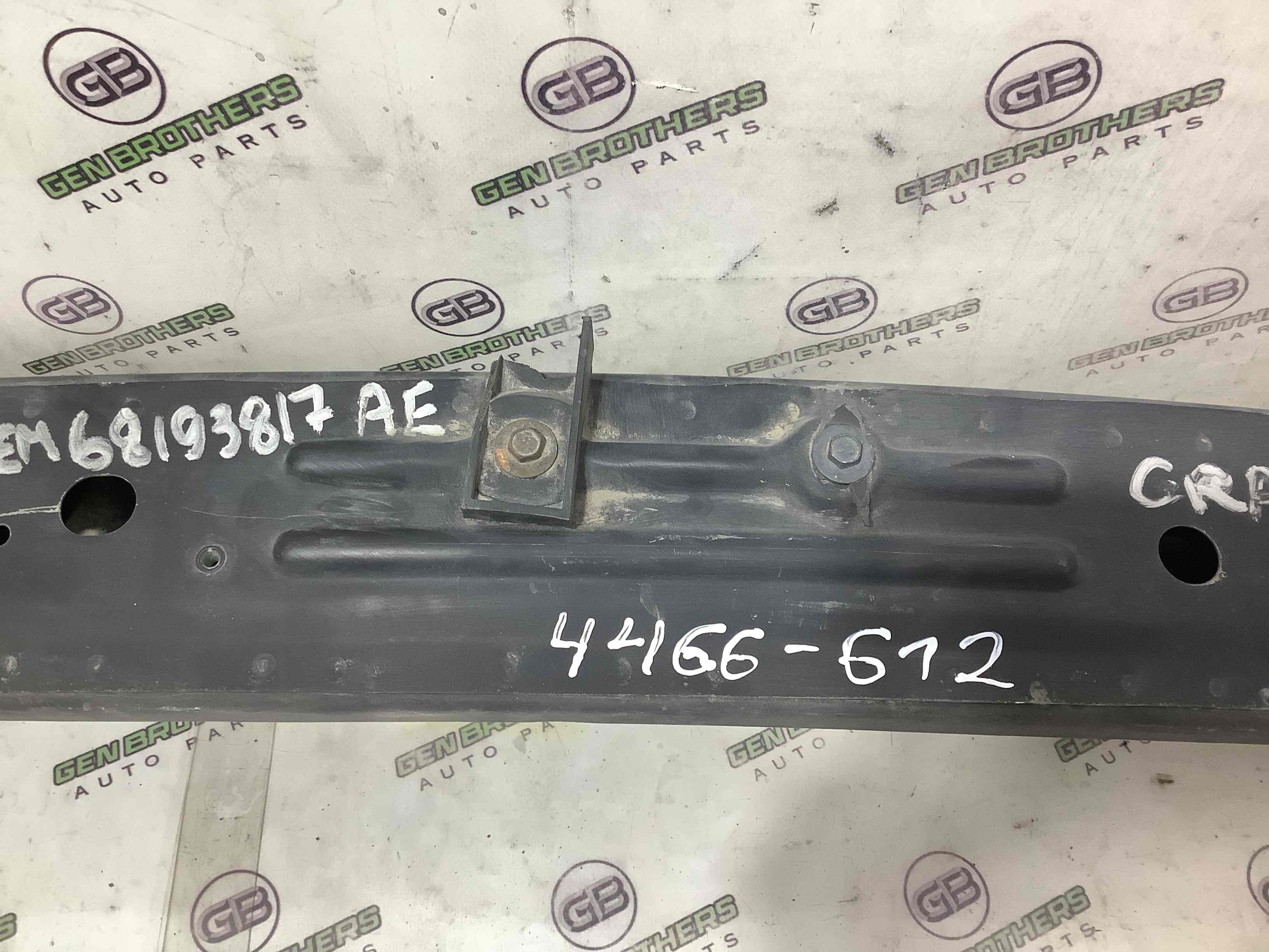 Підсилювач бампера переднього