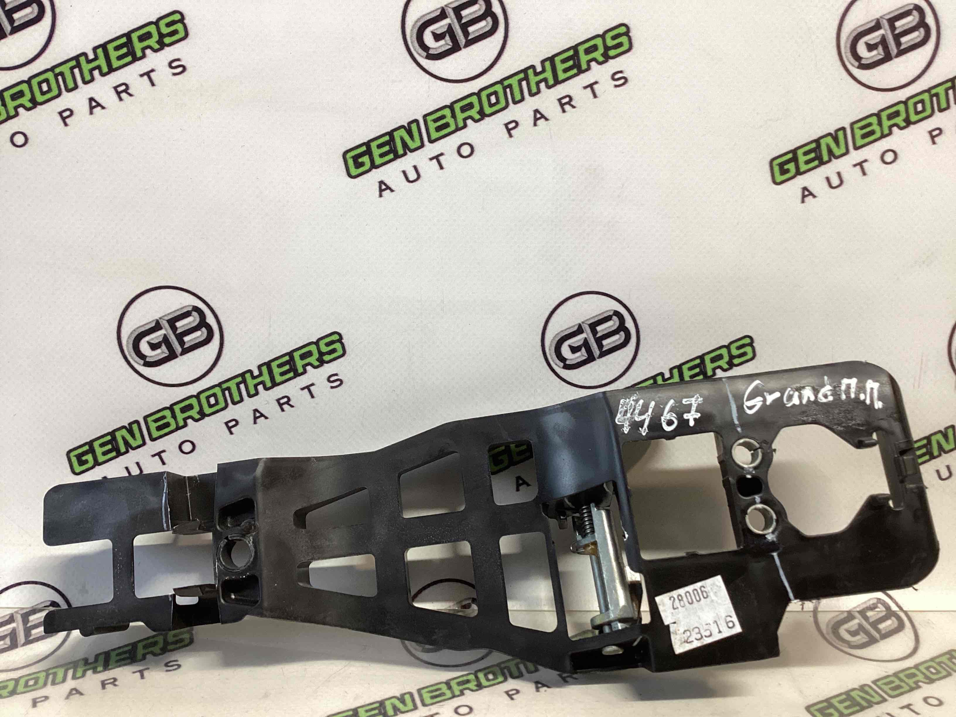 Кронштейн ручки дверей