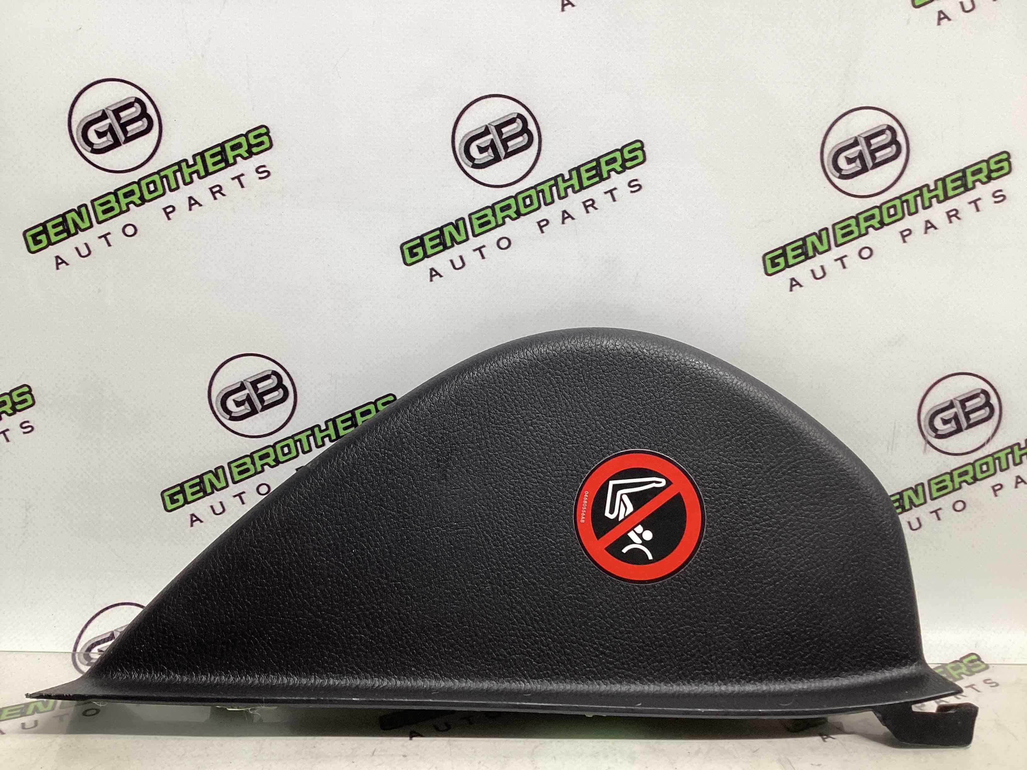 Обшивка панелі приладів торпедо