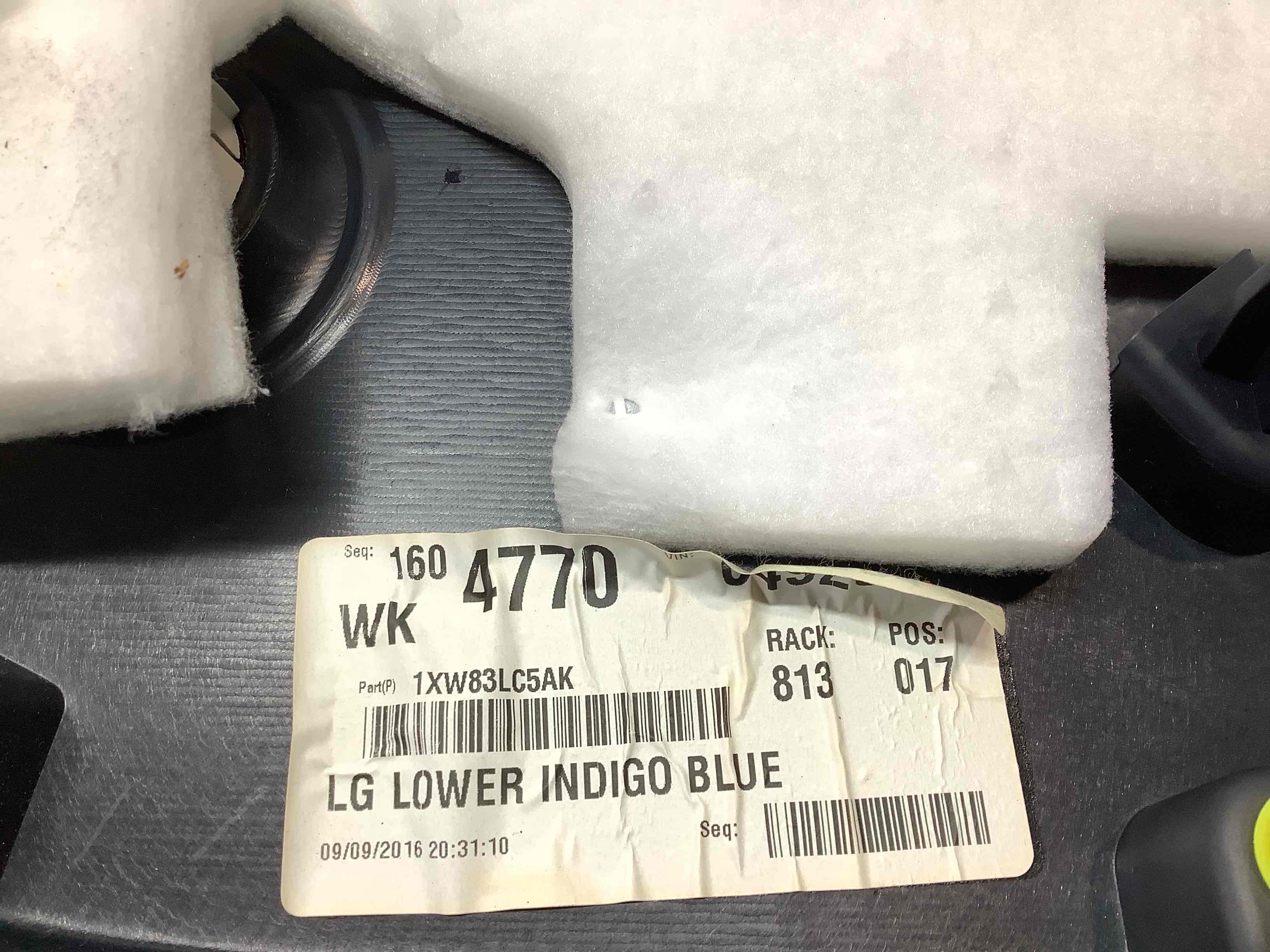 Обшивка кришки багажника