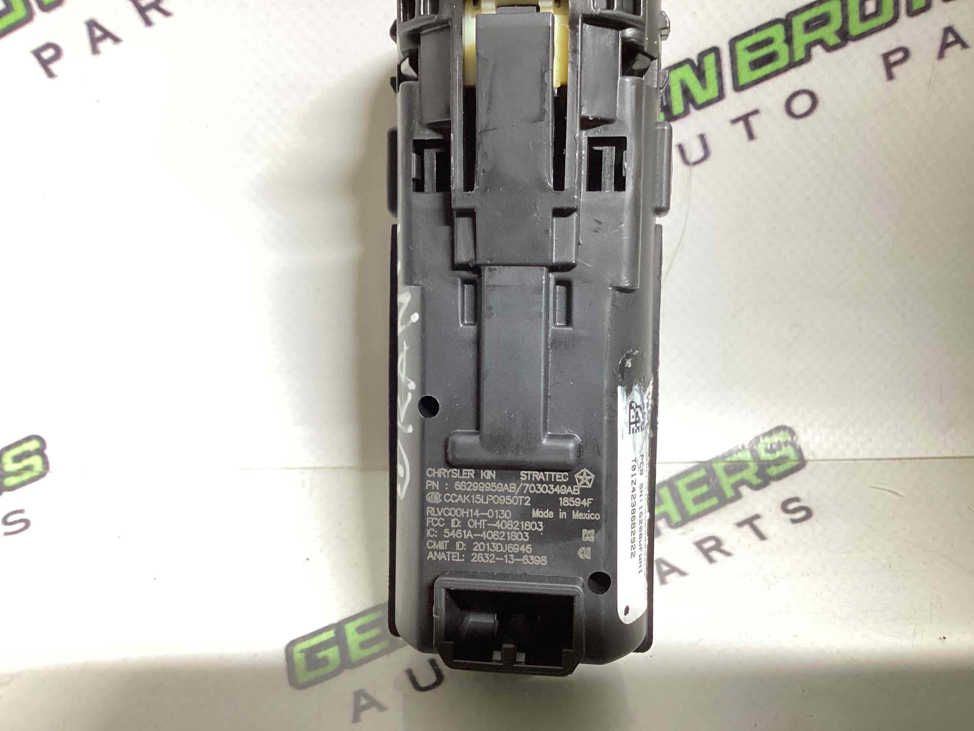 Кнопка запуску двигуна, корпус