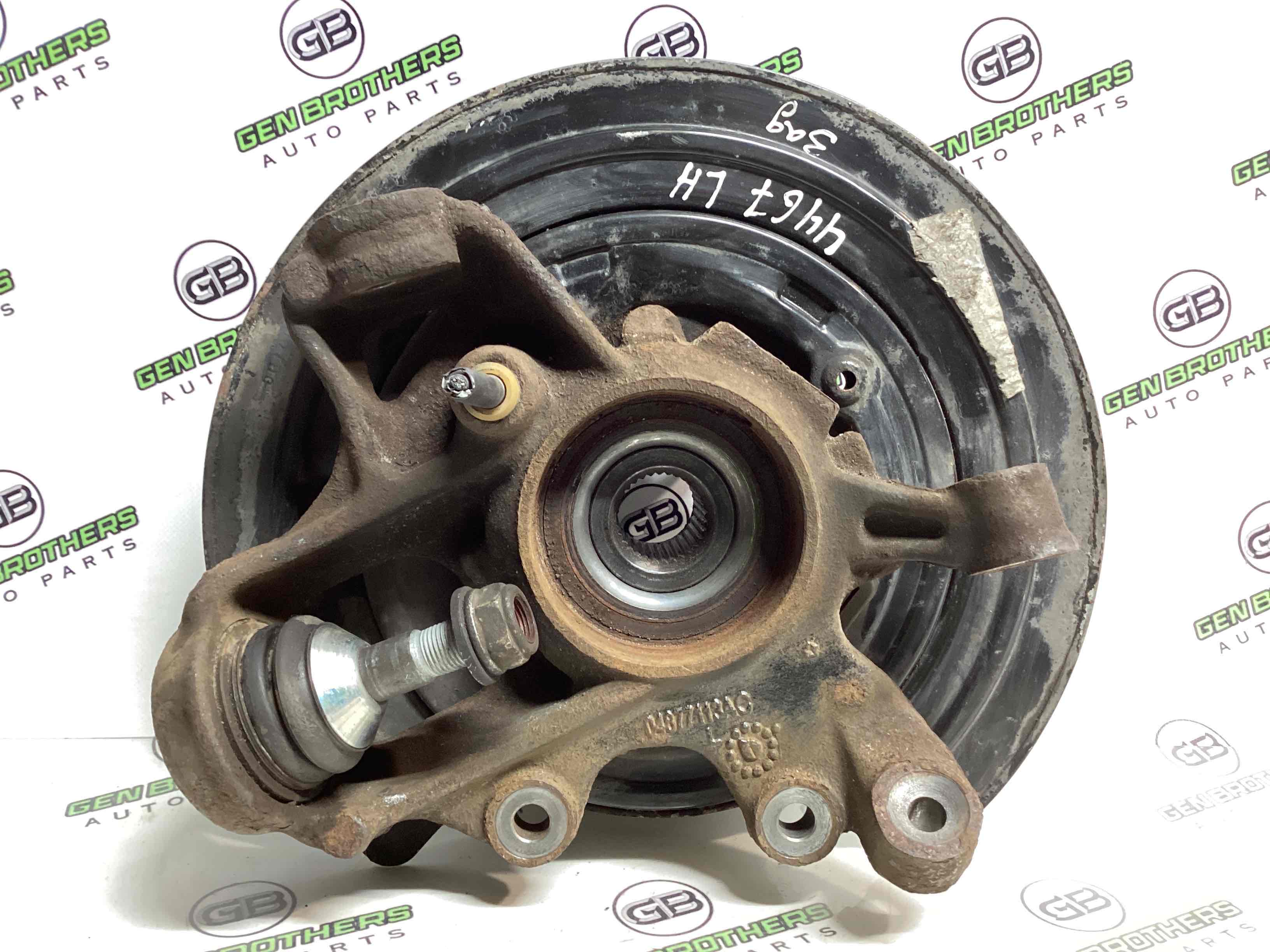 Кулак задній лівий