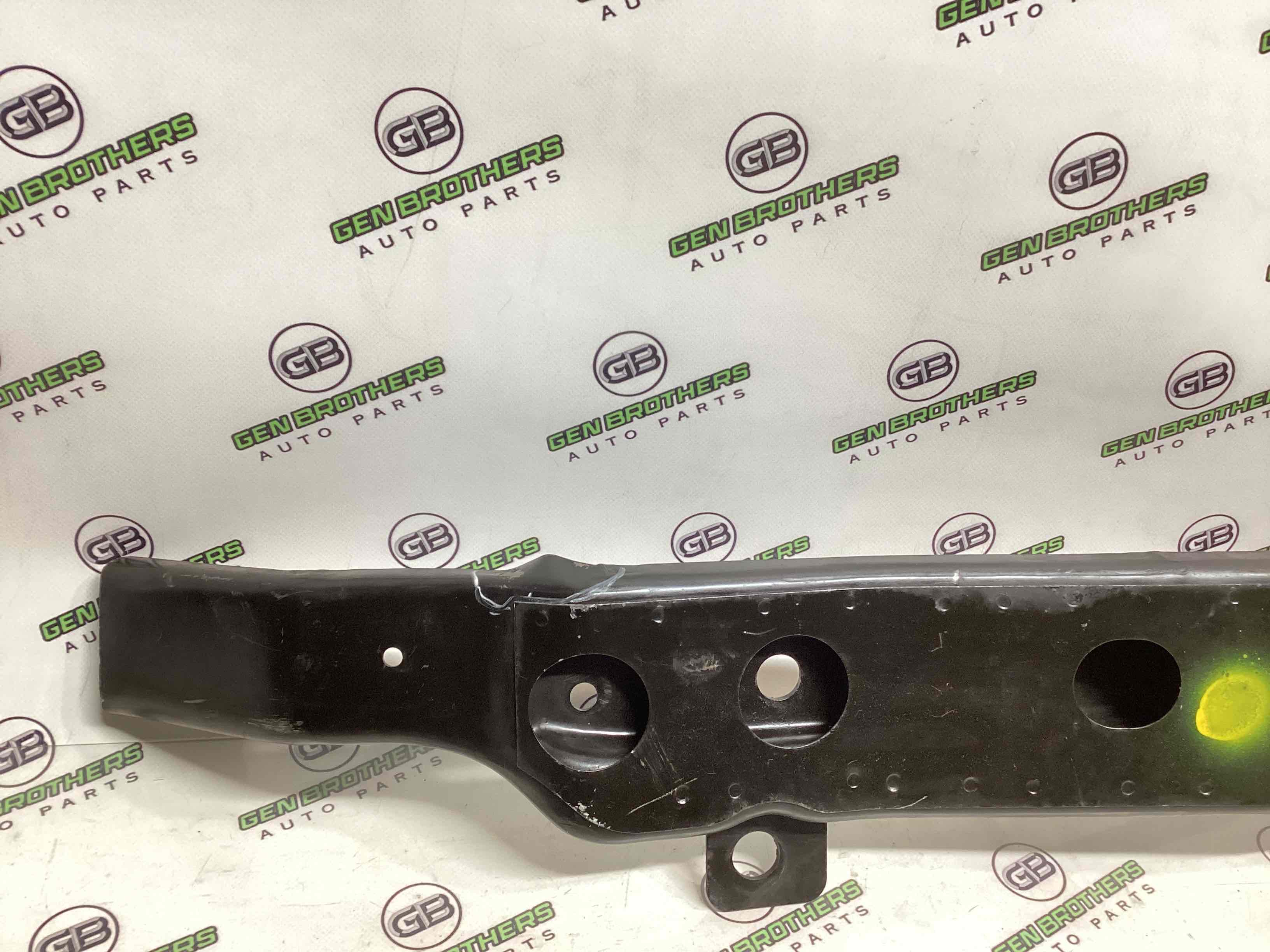 Підсилювач бампера переднього