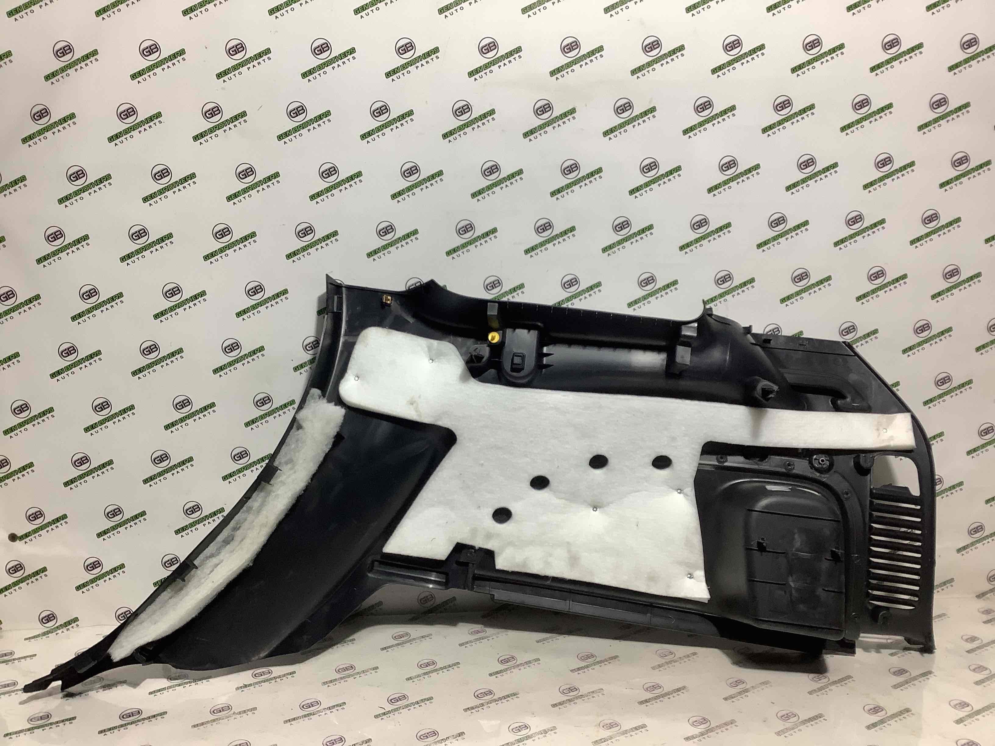 Елементи оздоблення багажника