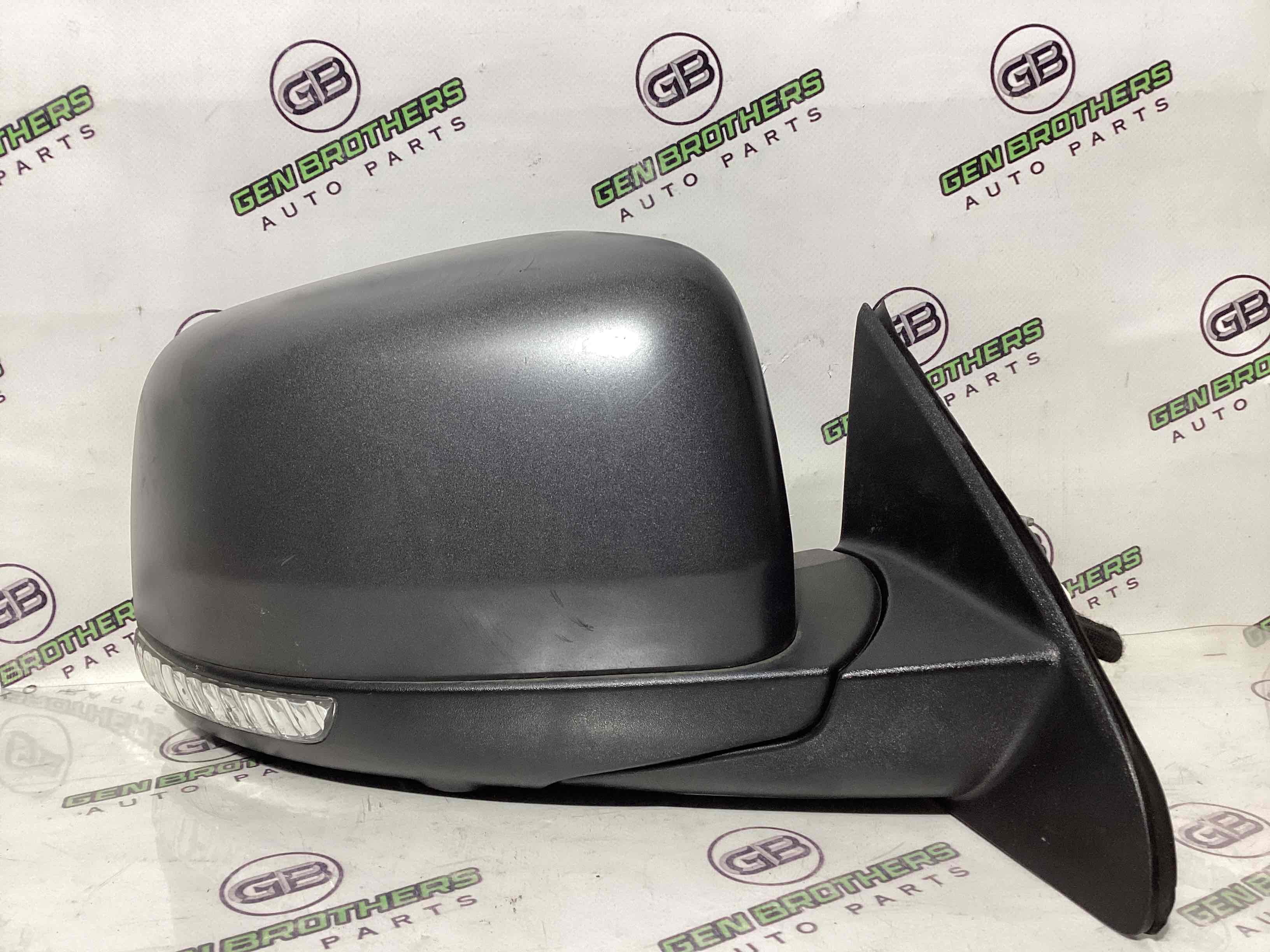 Дзеркало зовнішнє праве