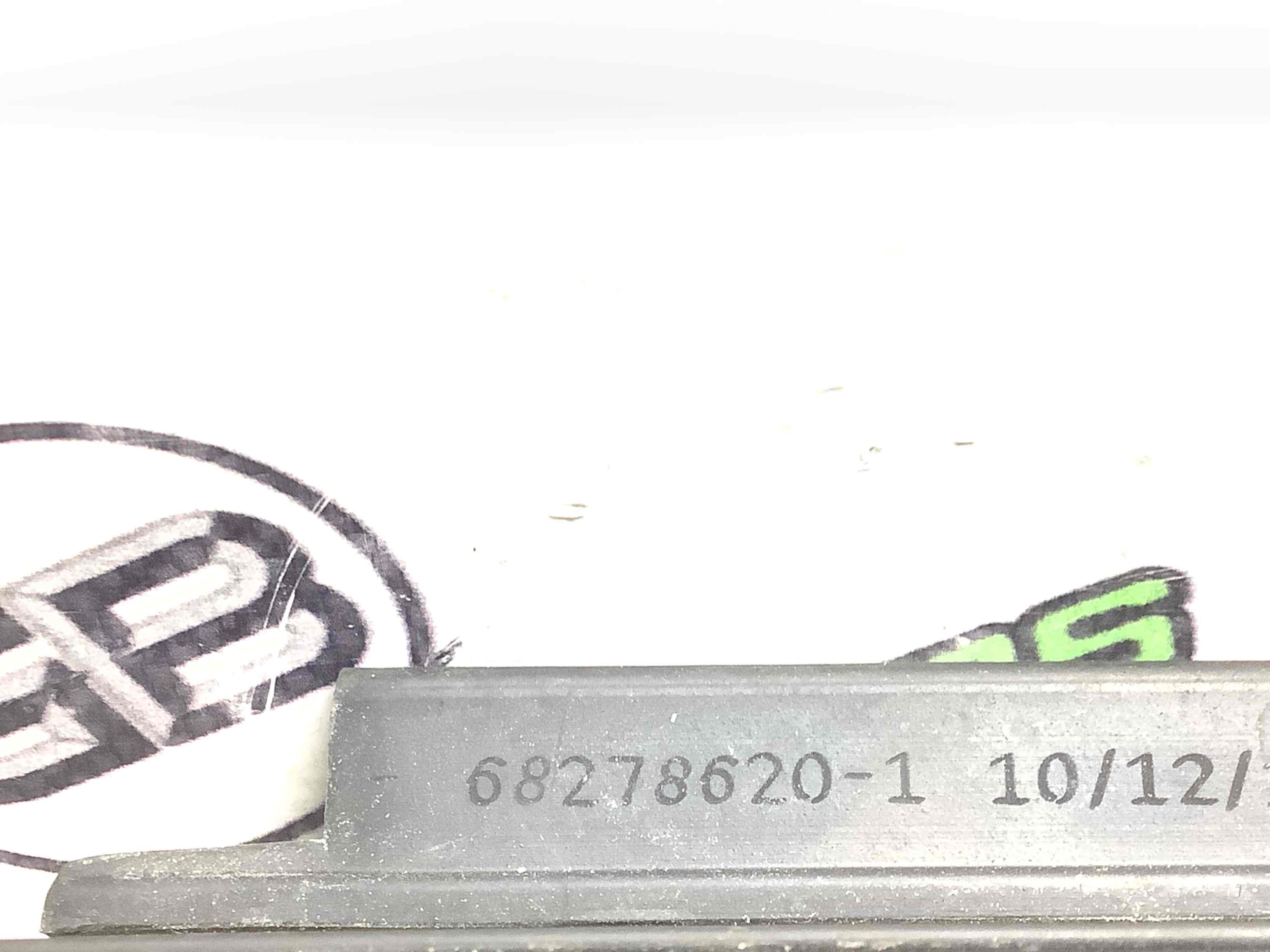 Молдинг двері задньої лівої