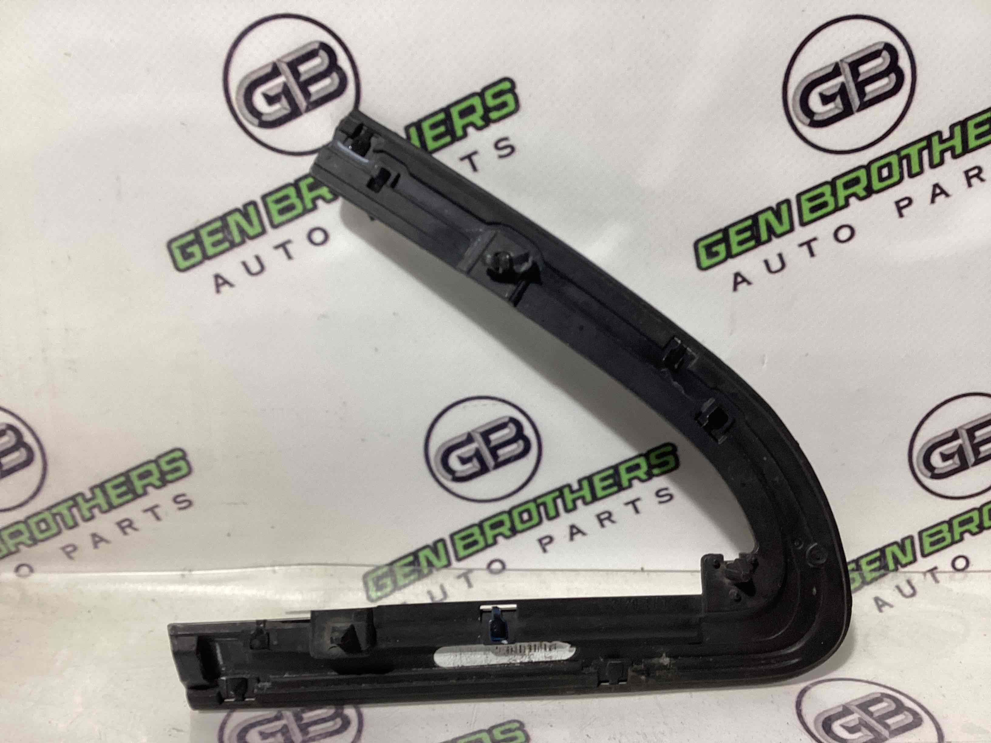 Молдинг двері передньої лівої