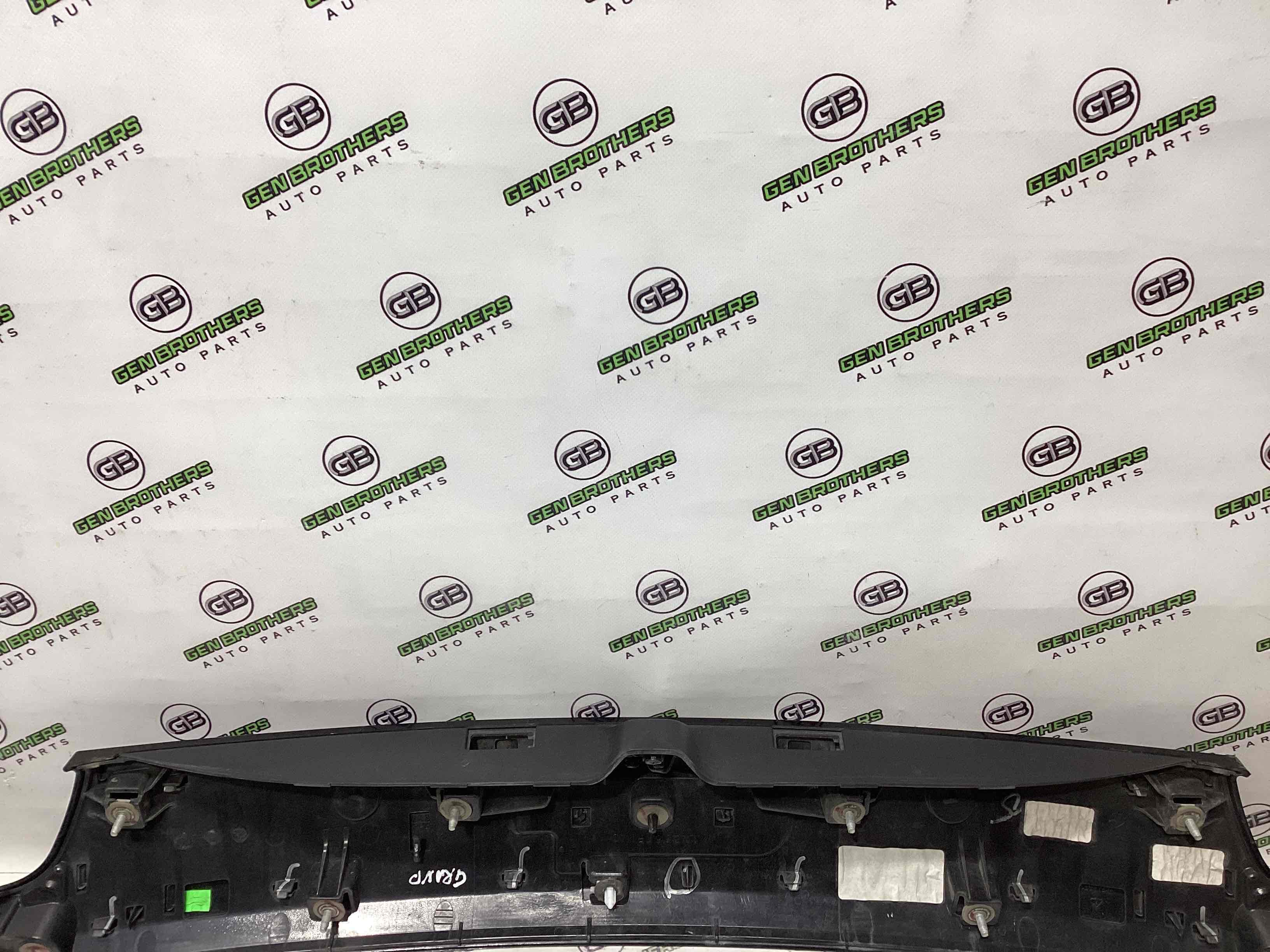 Молдинг двері багажника, кришки багажника, задні молдинги кузова