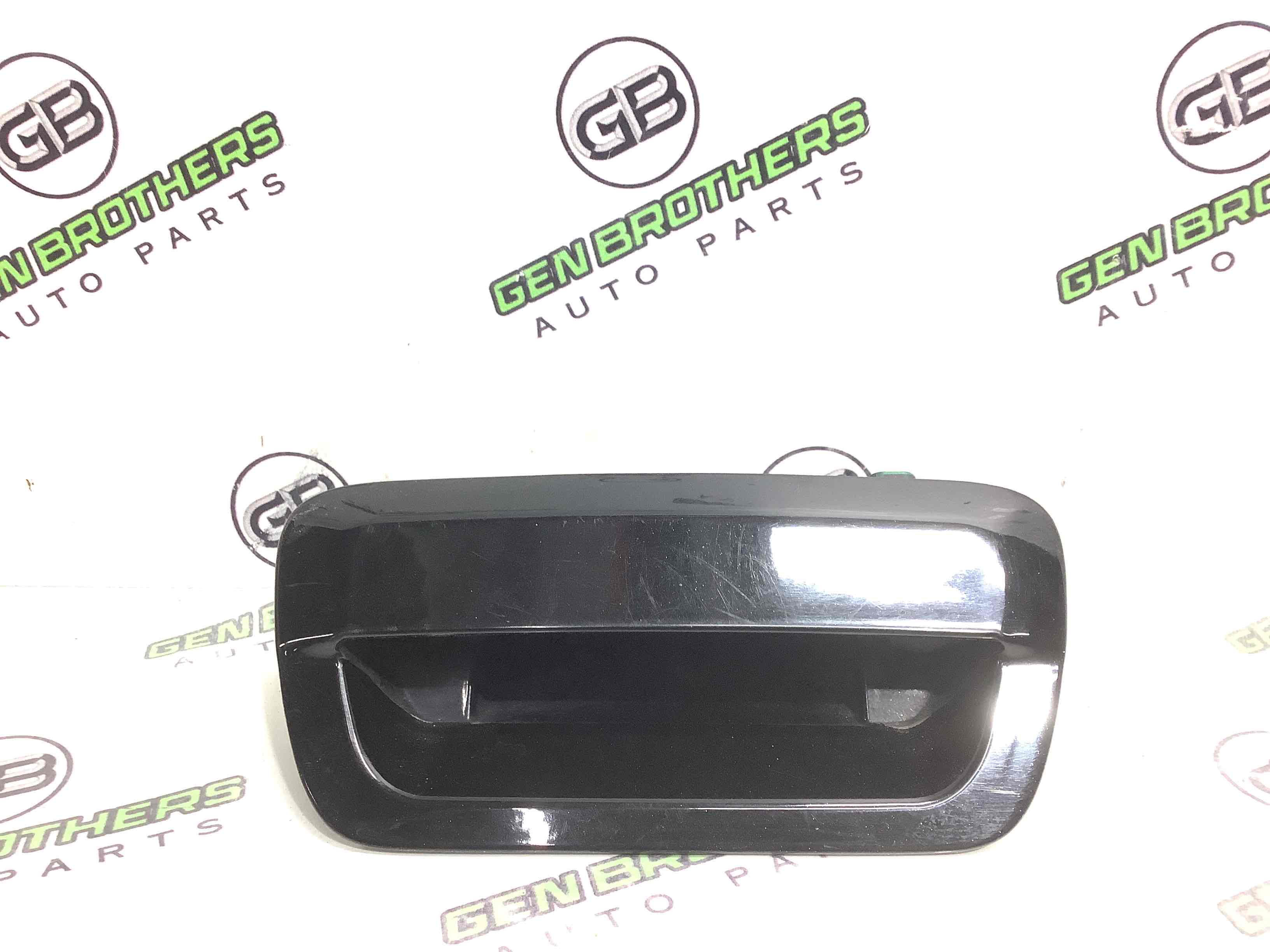 Кнопка відкриття багажника