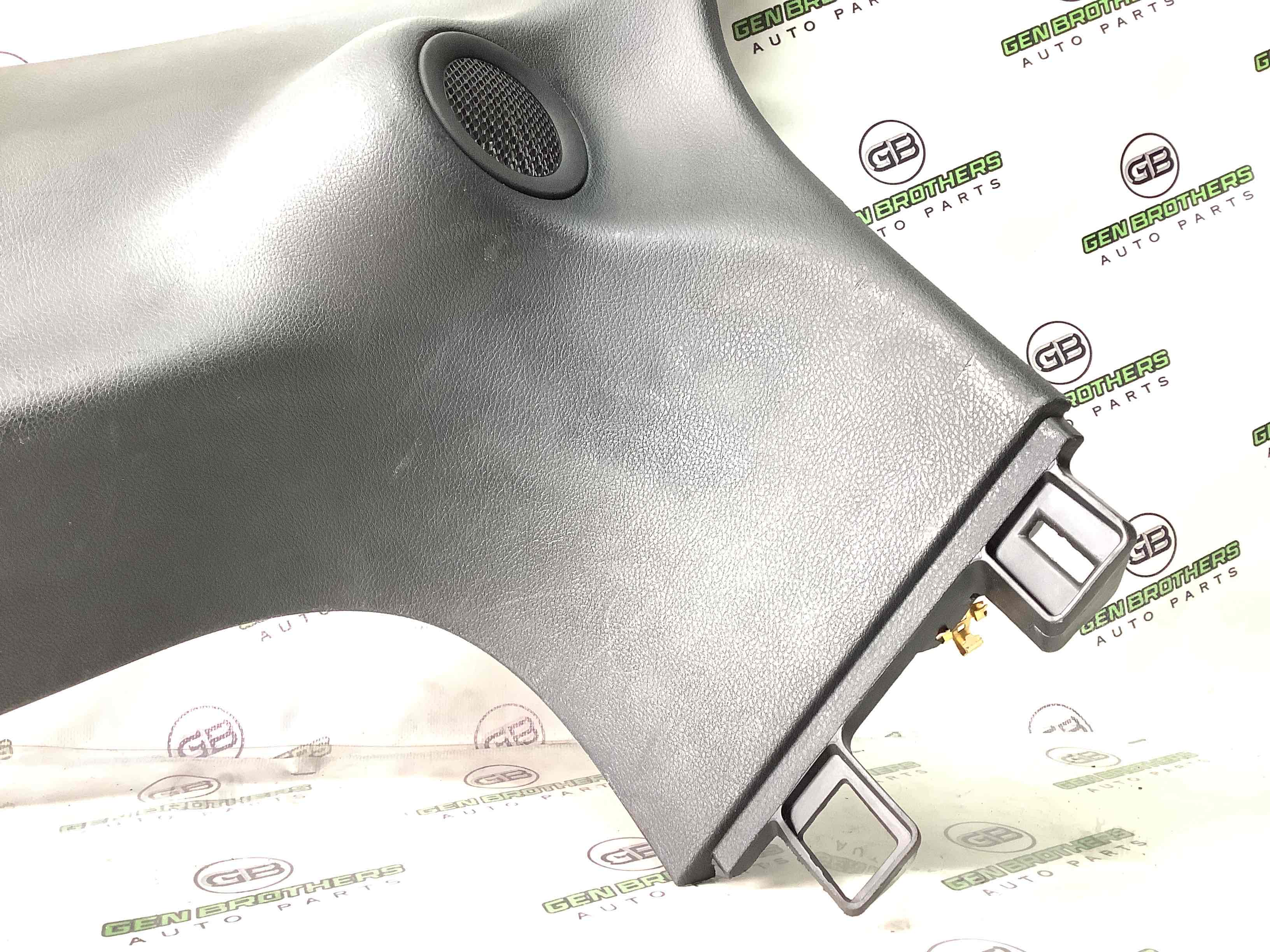 Обшивка задньої стійки права