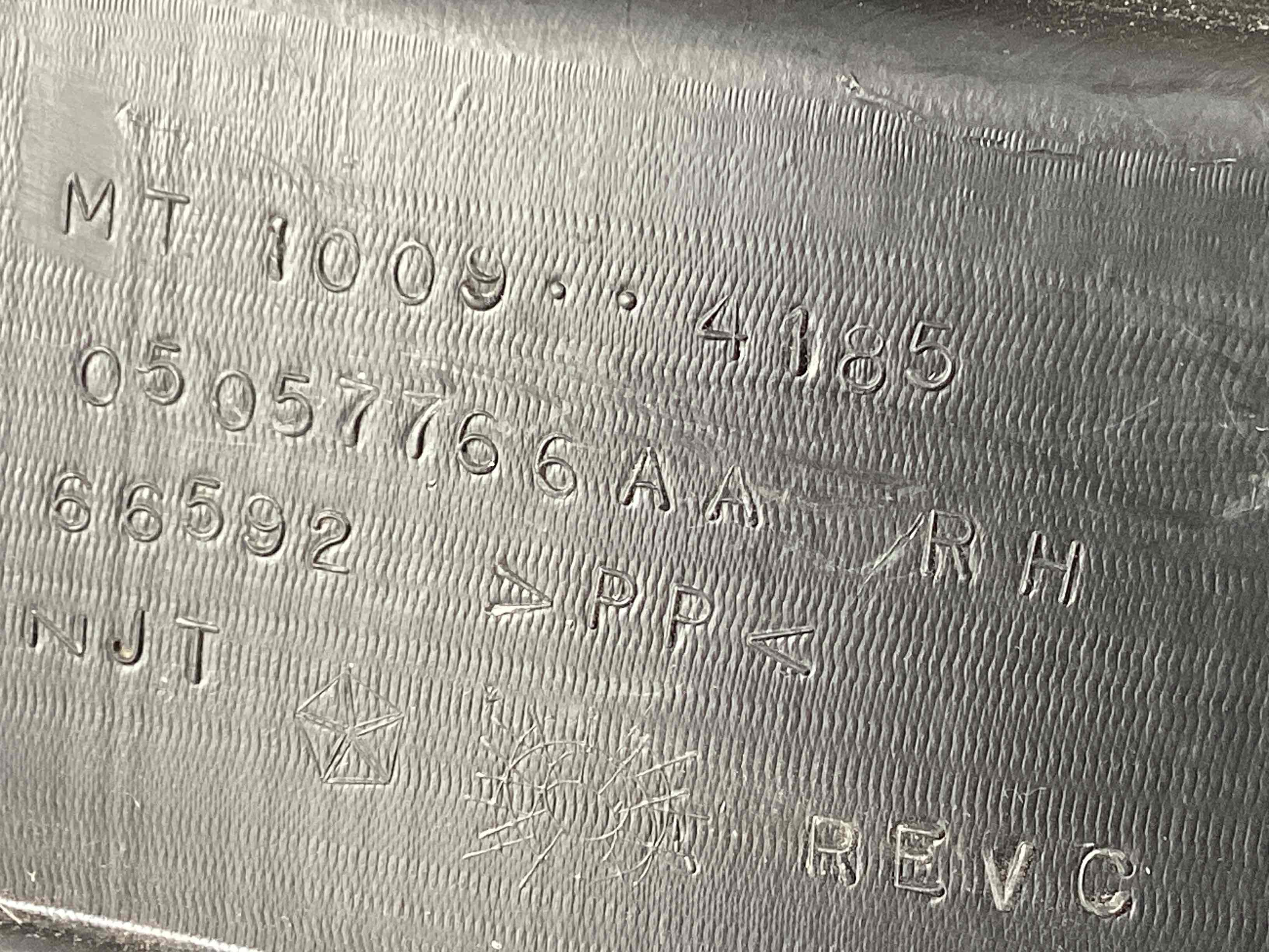 Пластик моторного відсіку