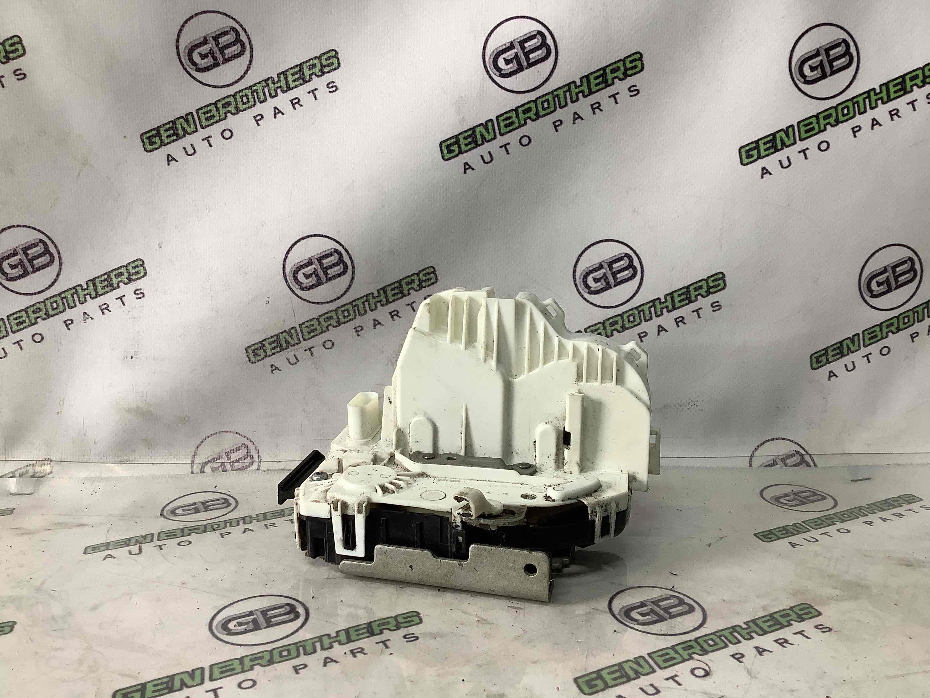 Замок дверей передньої правої