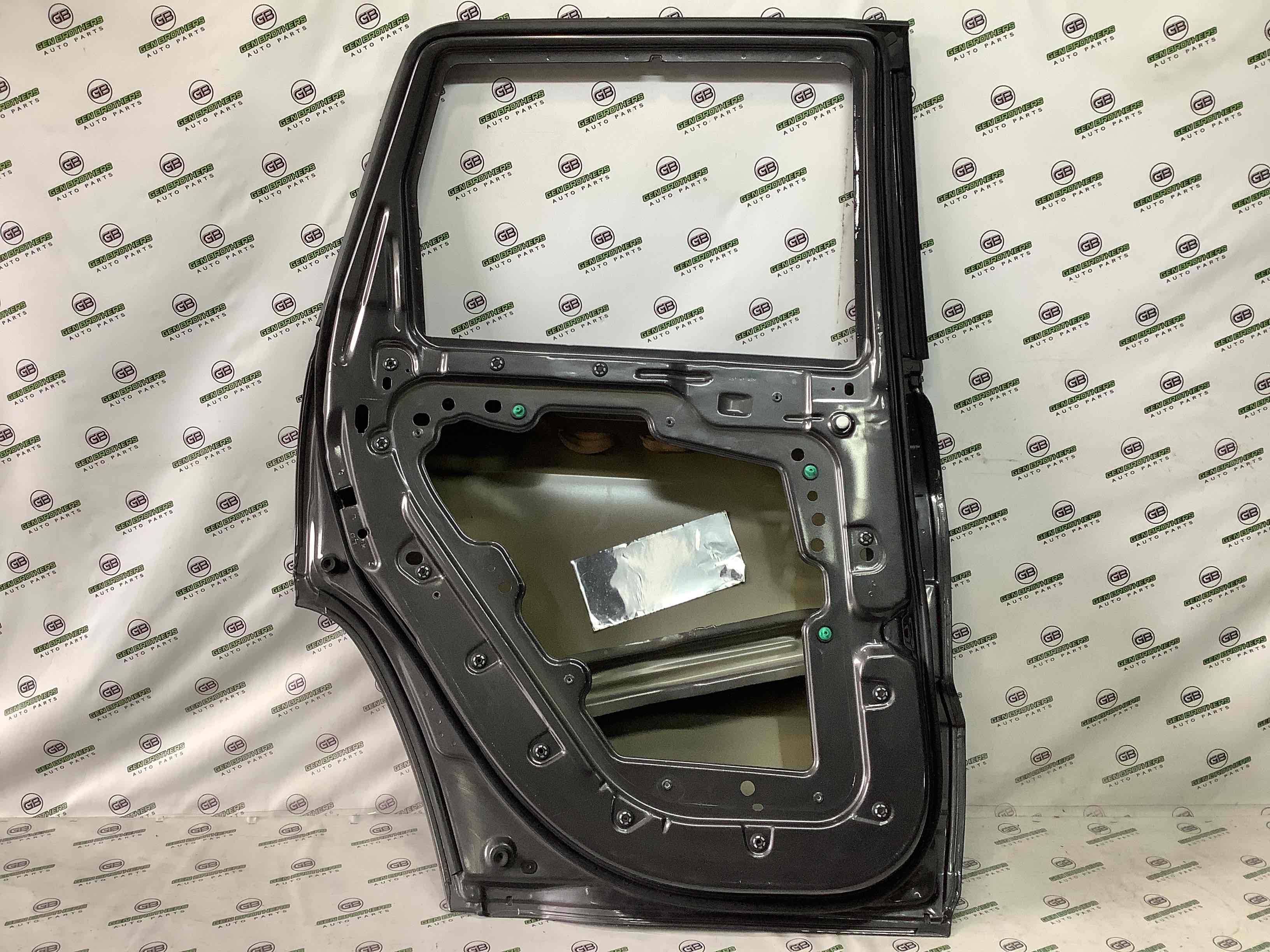 Двері задні ліві