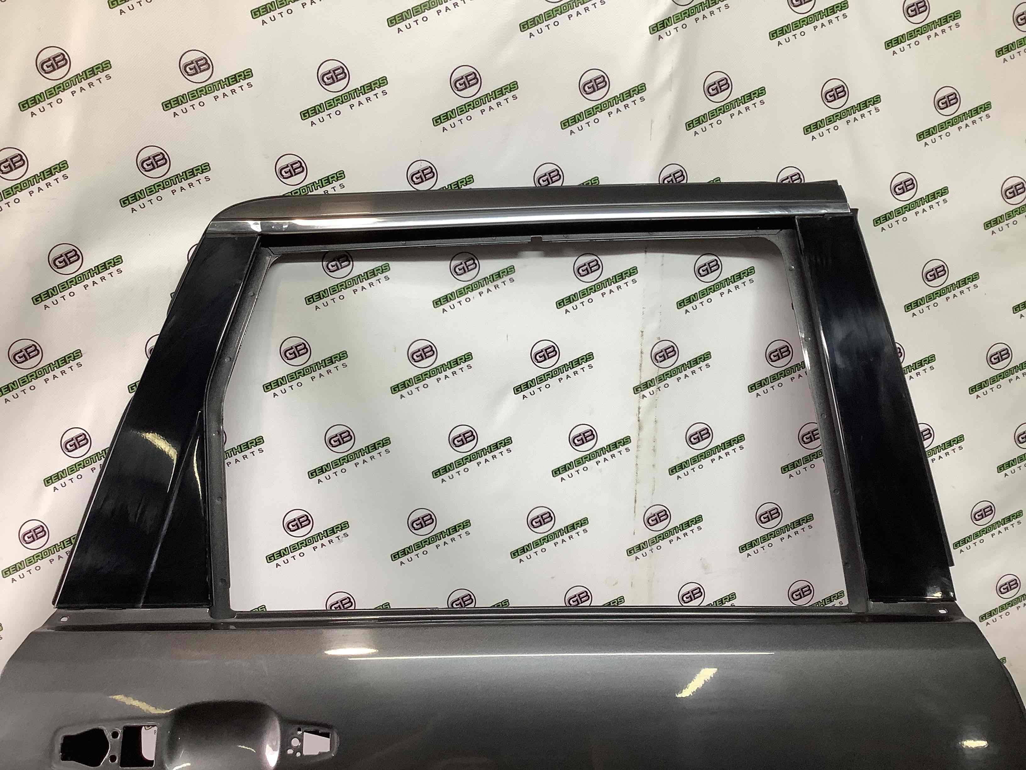 Двері задні права