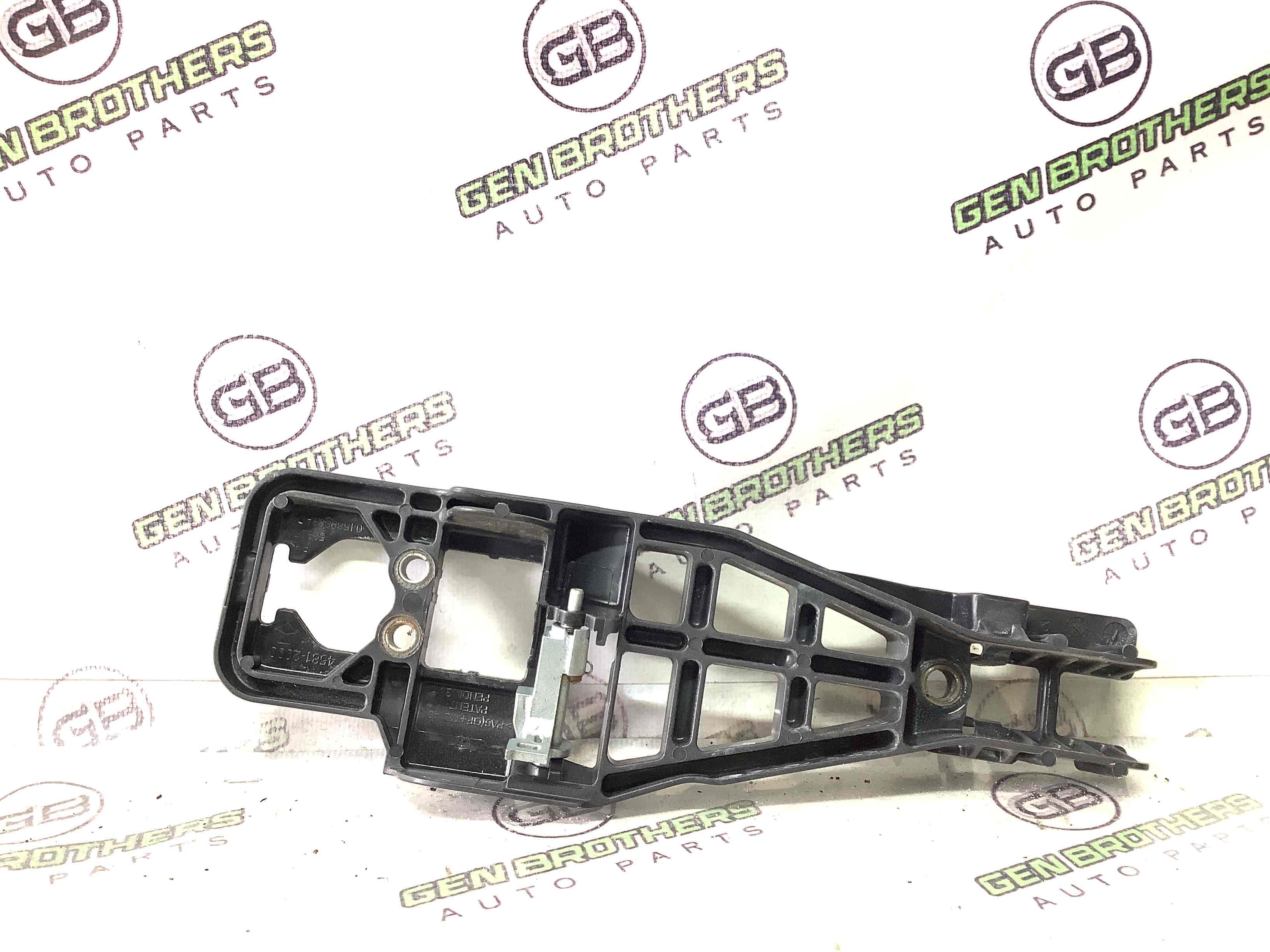 Кронштейн ручки дверей