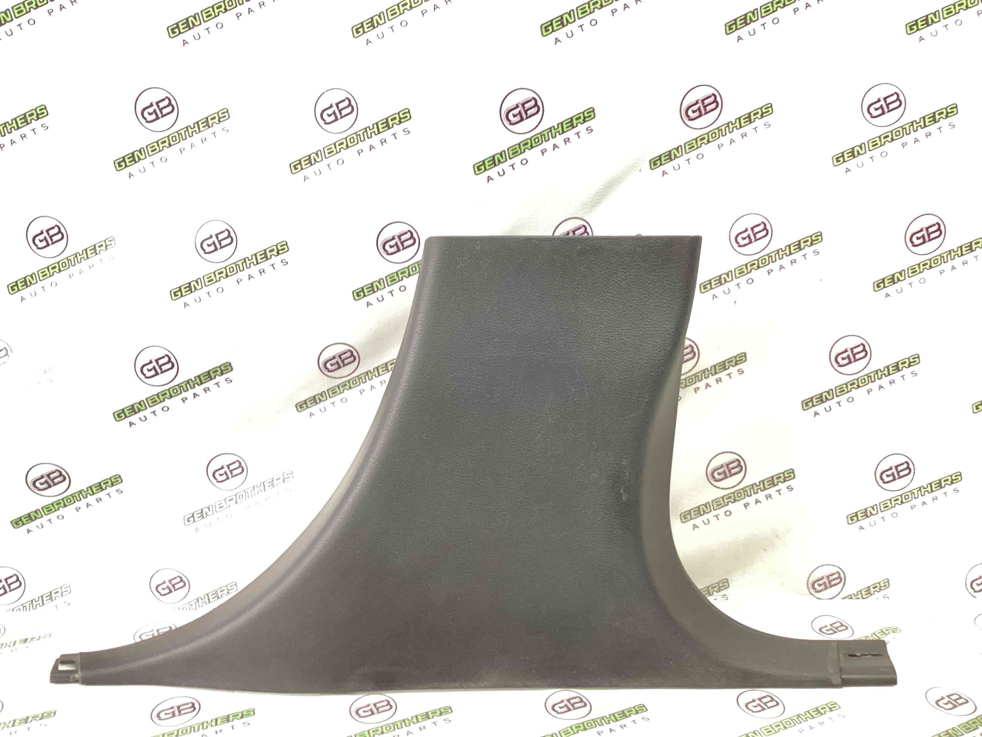 Обшивка центральної стійки права