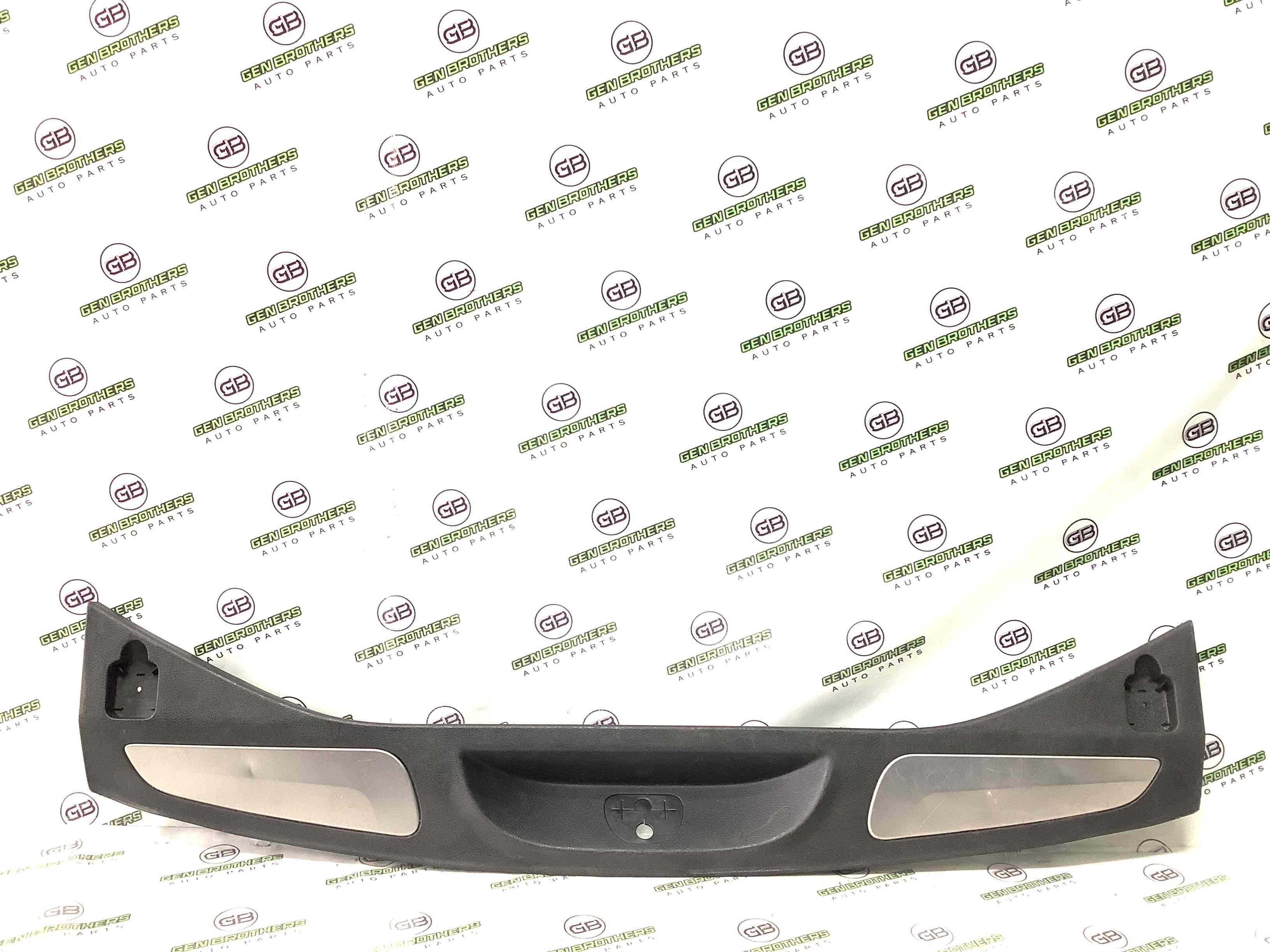 Елементи оздоблення багажника