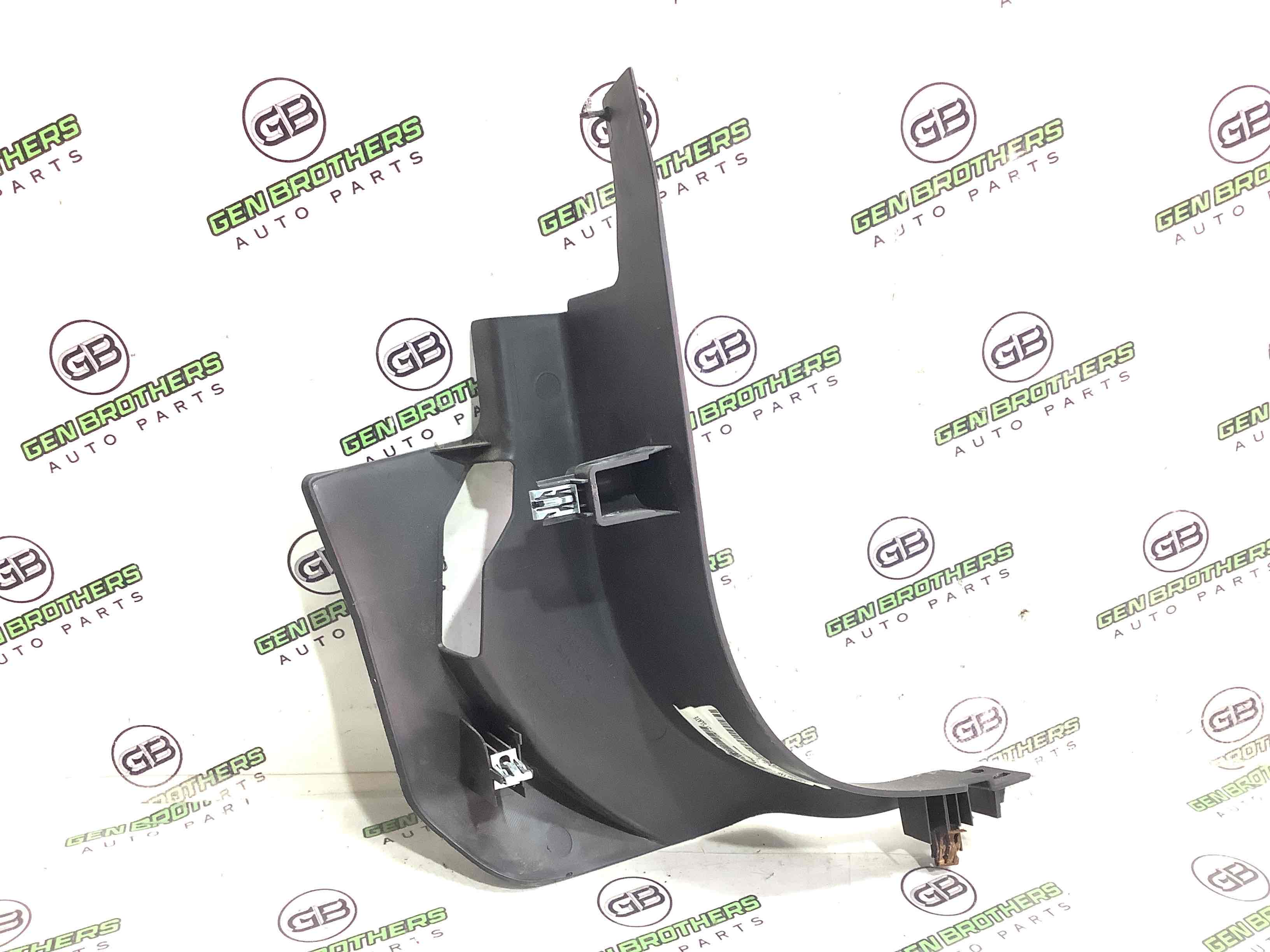 Обшивка передней стойки левая