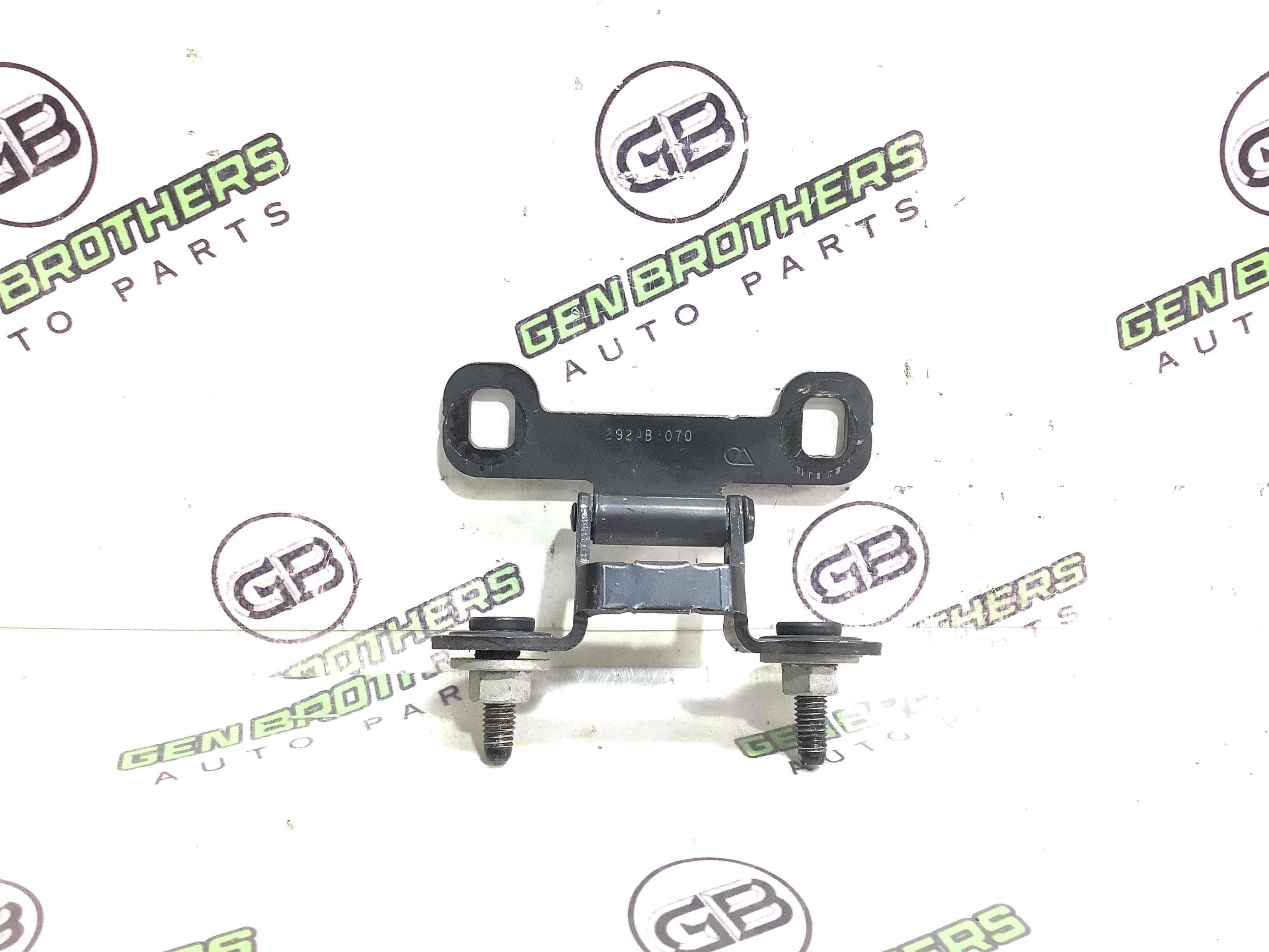 Петля крышки багажника, двери багажника