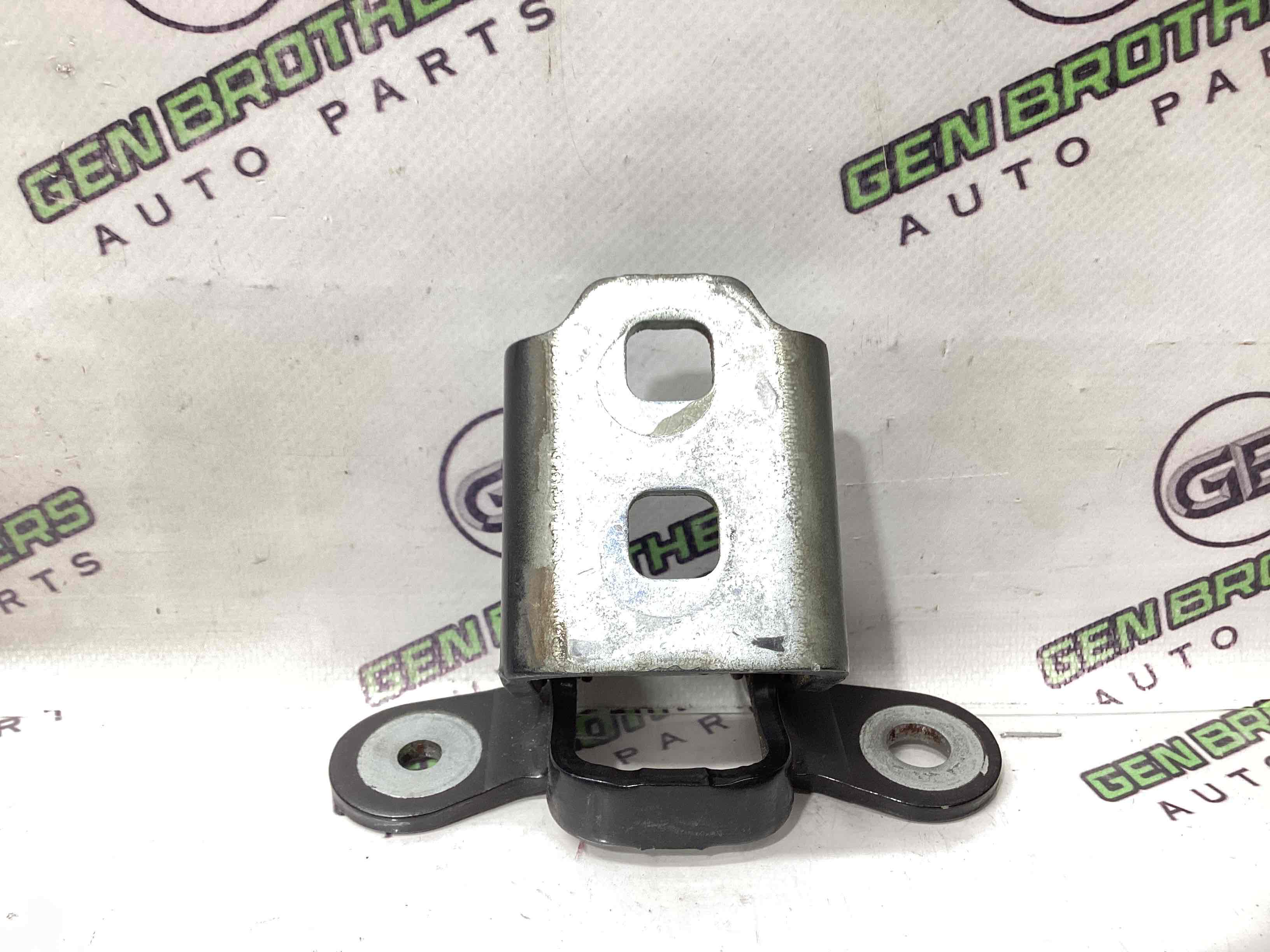 Петля двери, замок двери