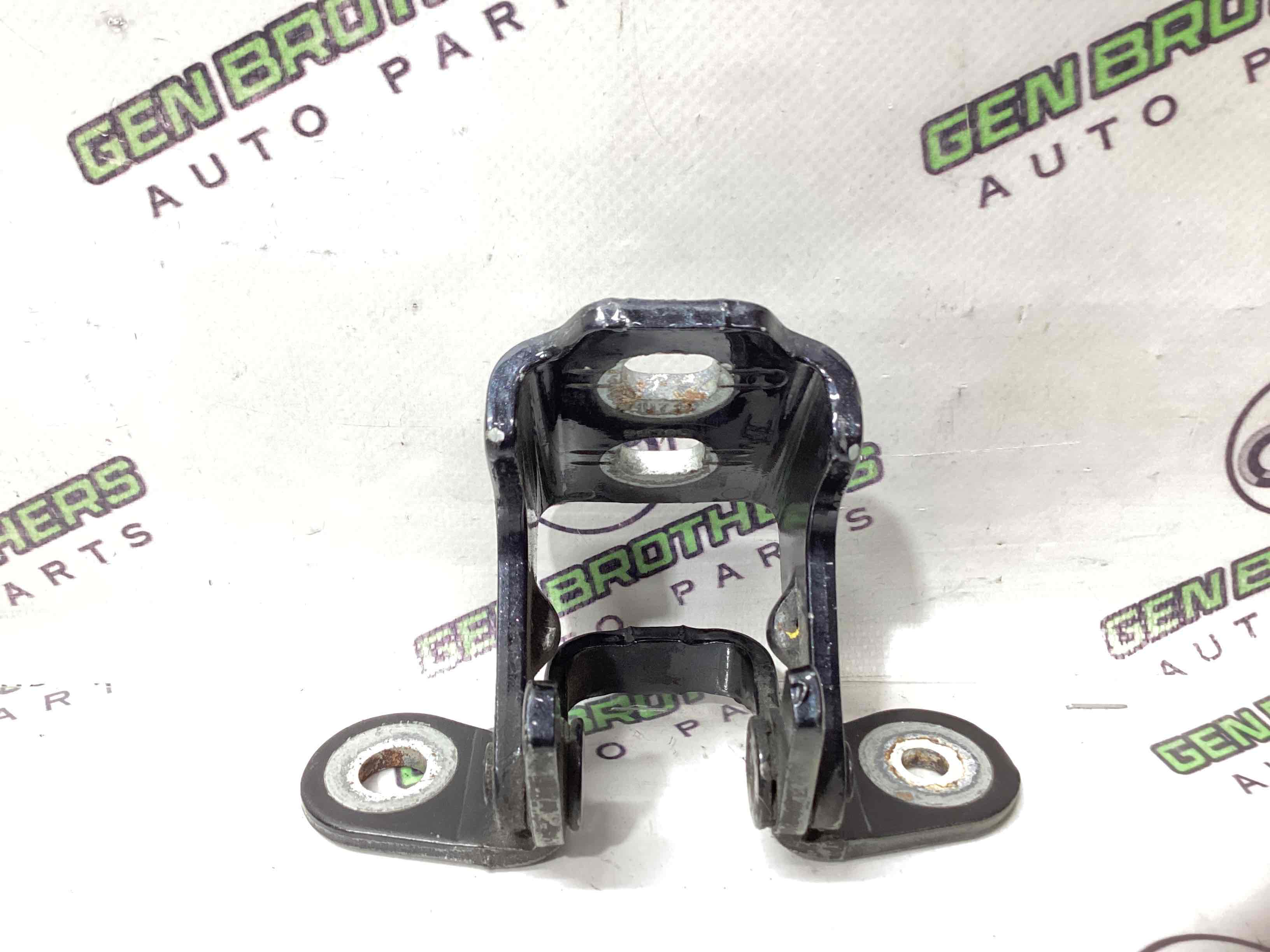 Петля двери, замок двери