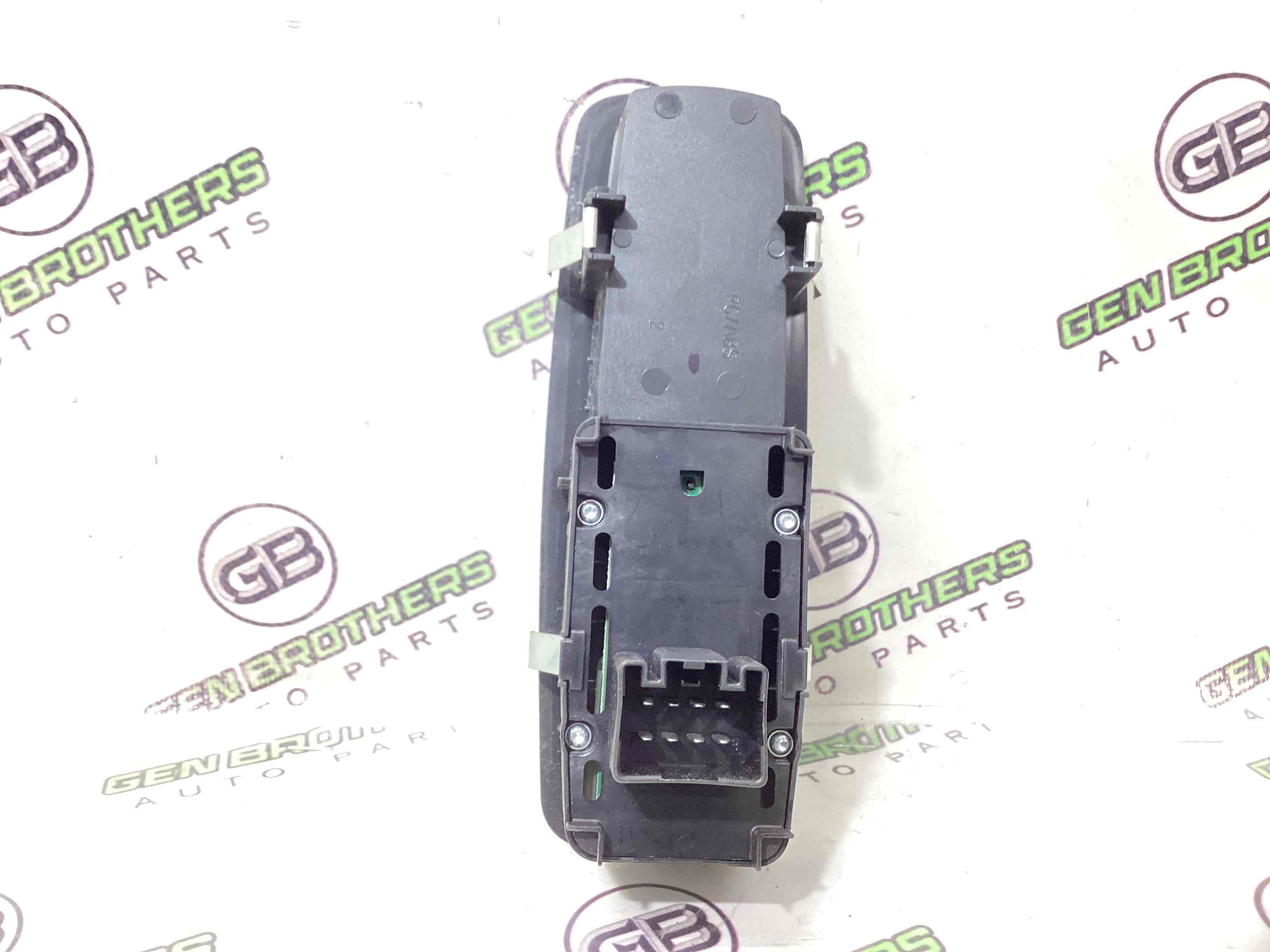 Кнопки управления стеклоподъемниками