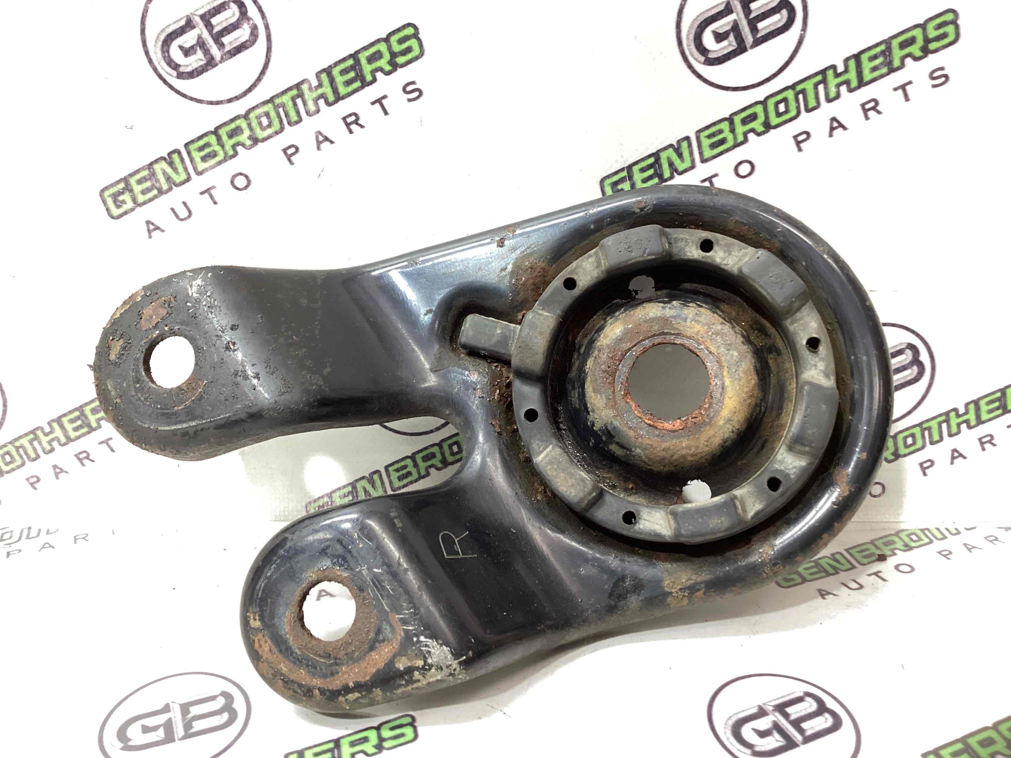 Кронштейн переднего подрамника