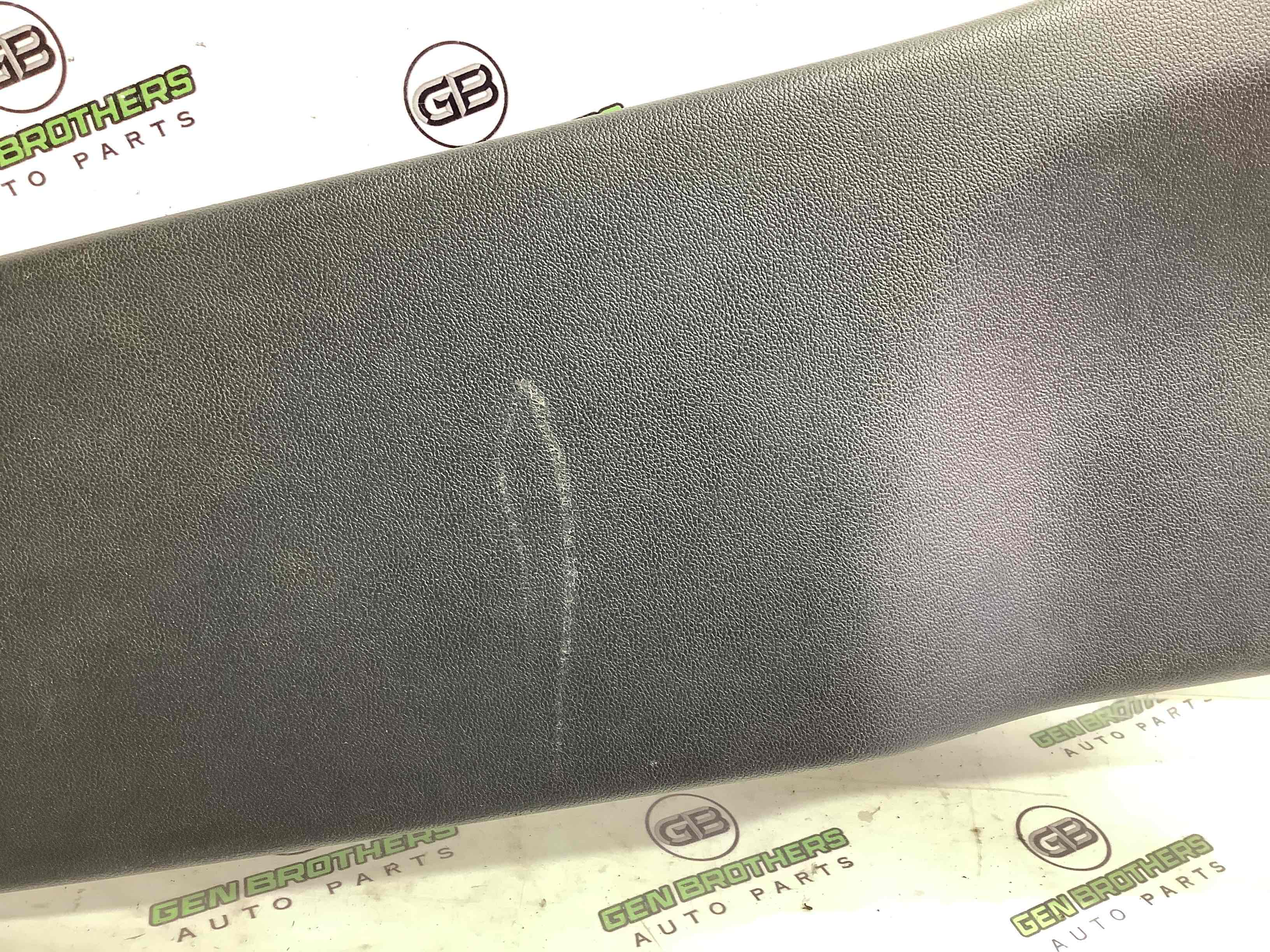 Обшивка центральної стійки ліва