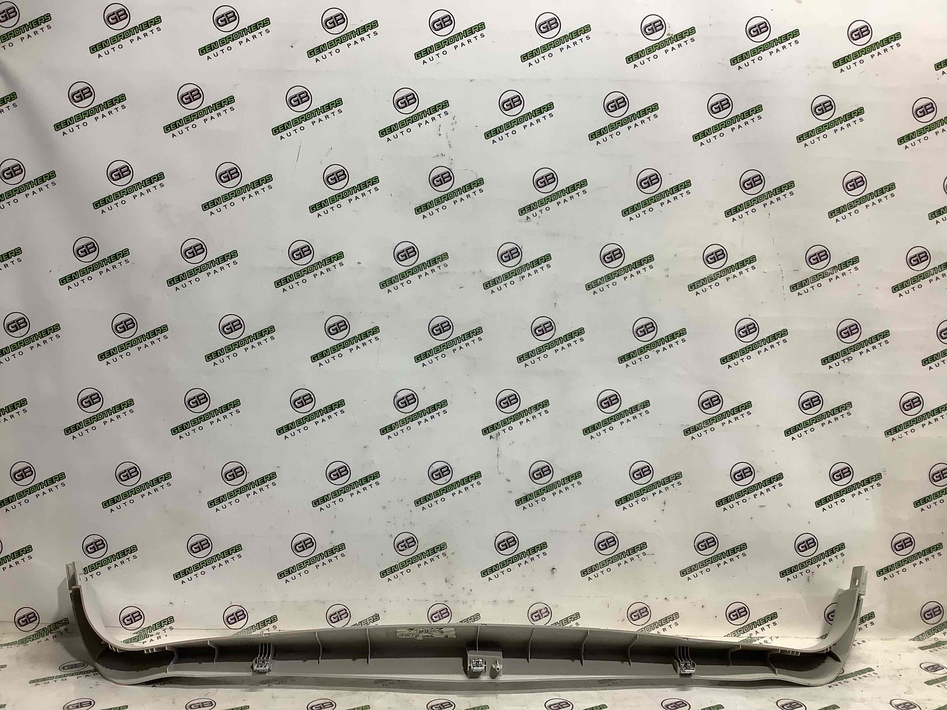 Обшивка крышки багажника