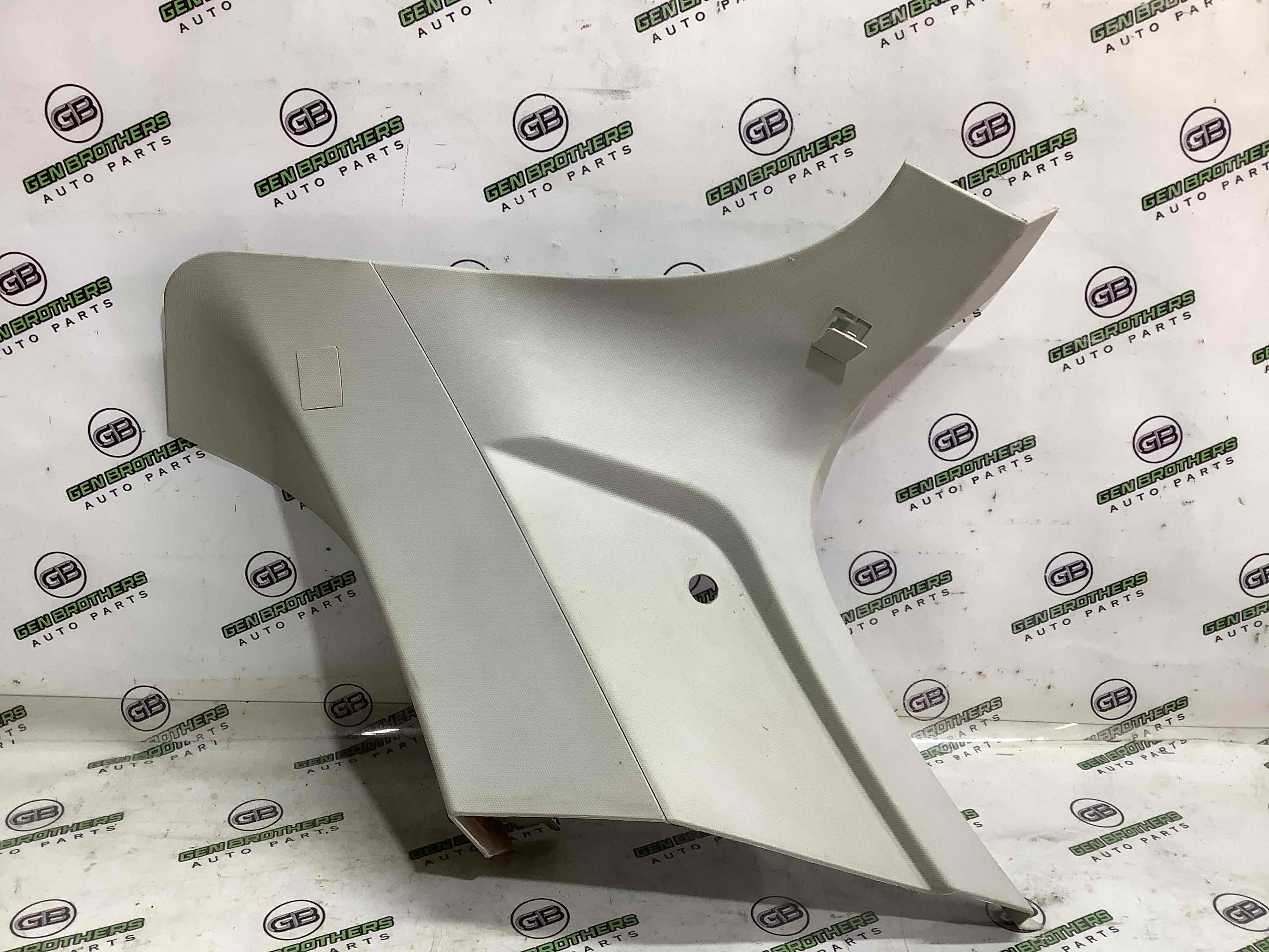 Обшивка задней стойки правая