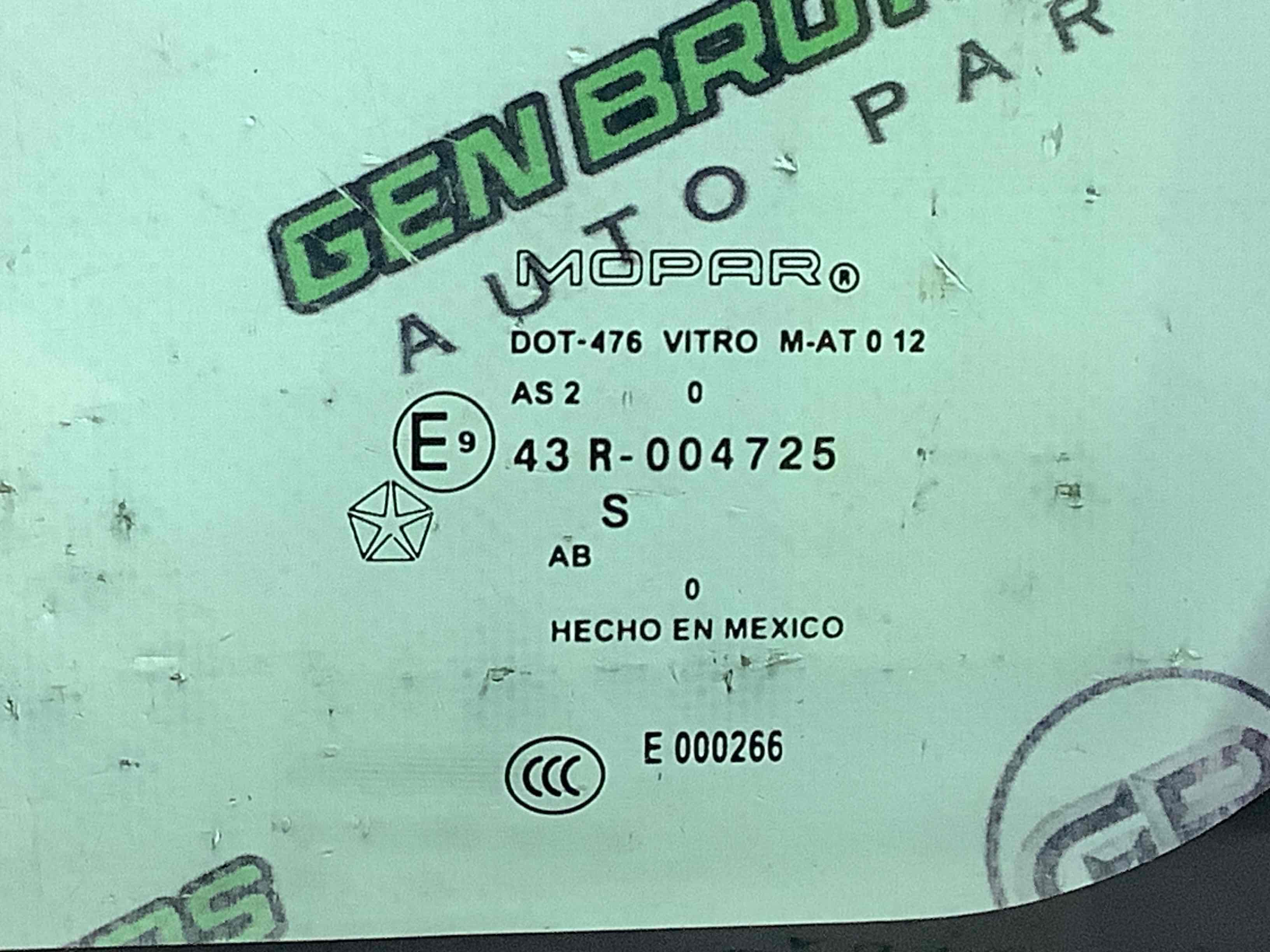 Стекло кузовное боковое правое