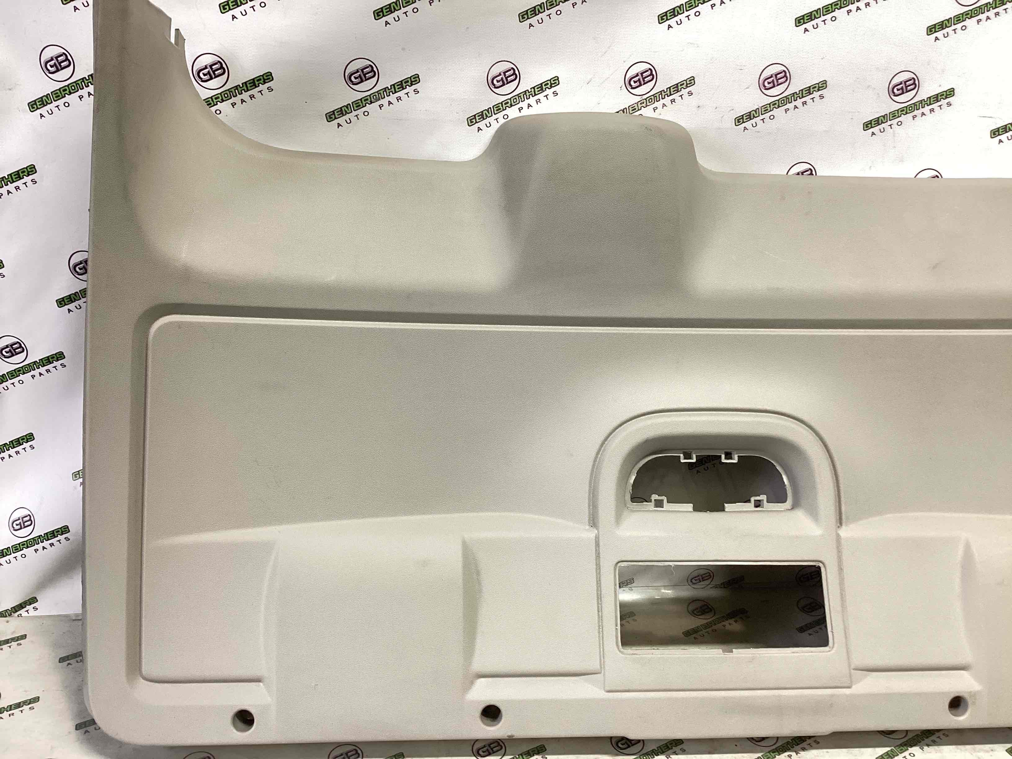 Обшивка крышки багажника