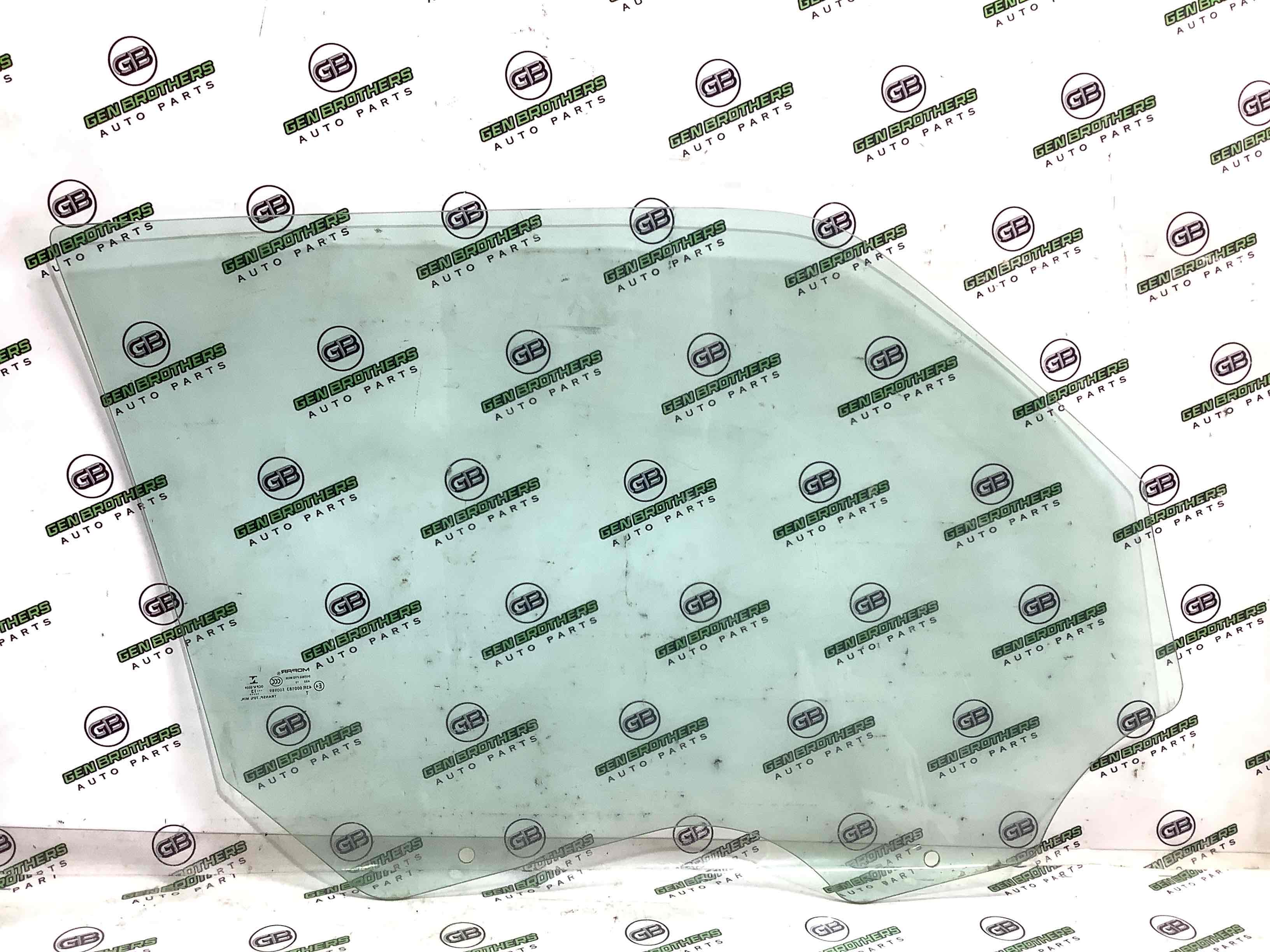 Скло переднє праве